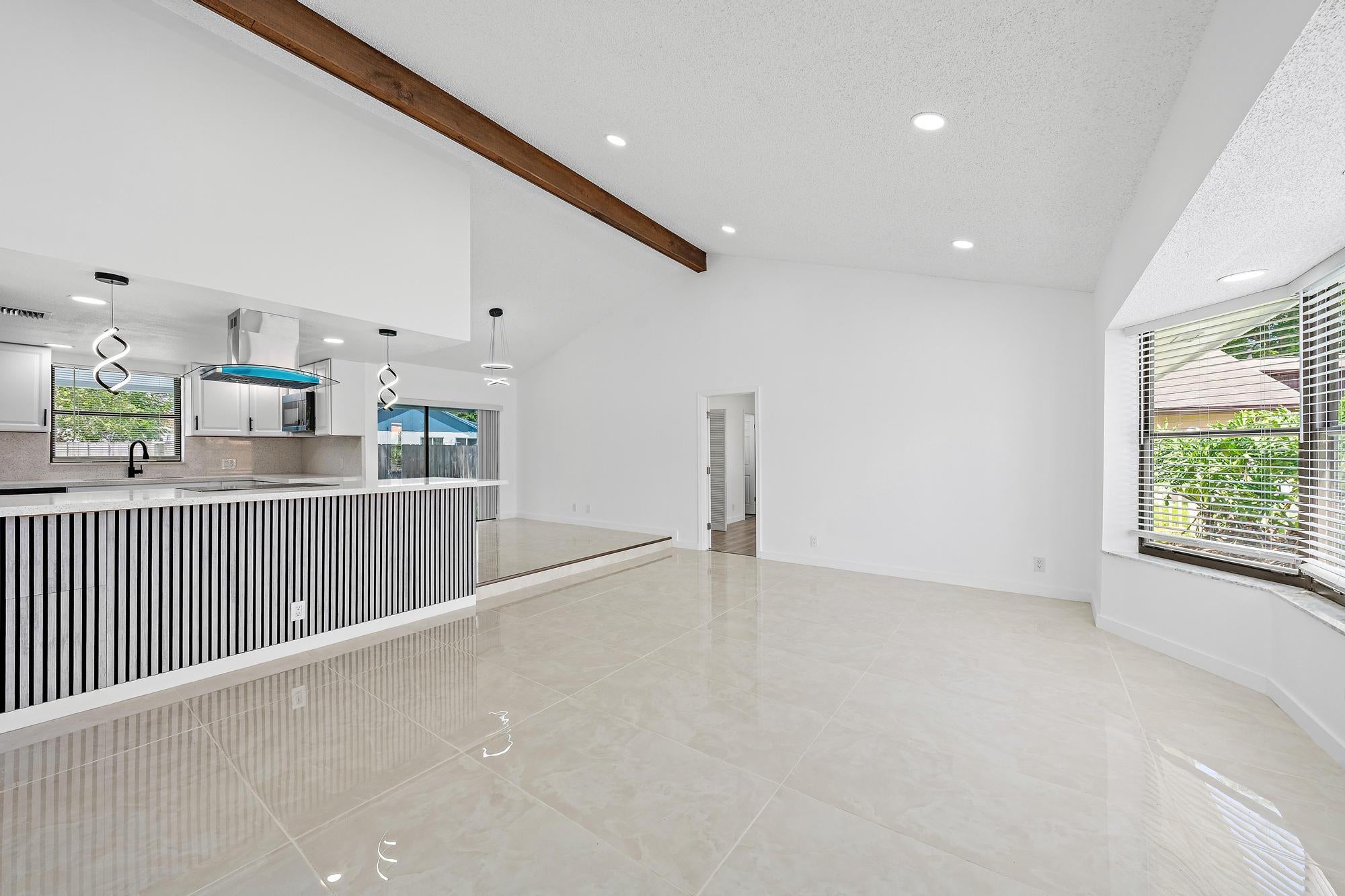 1633 WOODS BEND Road