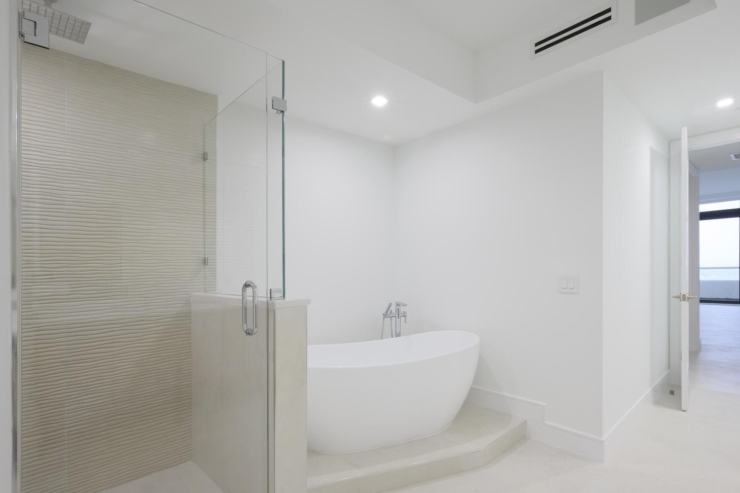 PLAZA OF THE PALM BEACHES - Residential