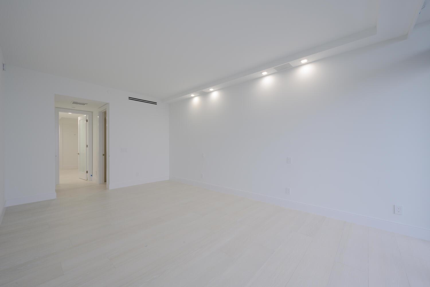 PLAZA OF THE PALM BEACHES - Residential