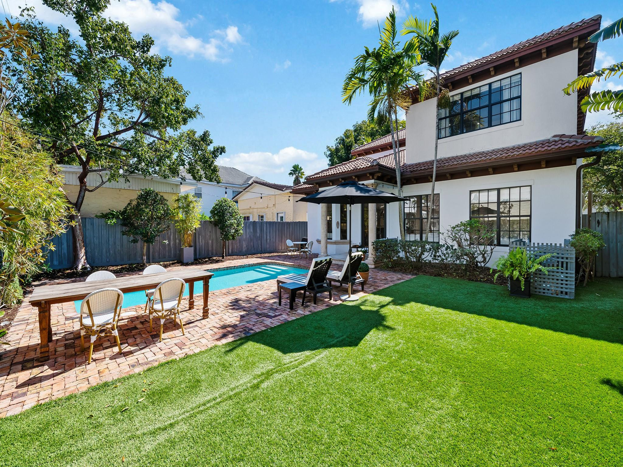 RIO VISTA C J HECTORS RES - Residential