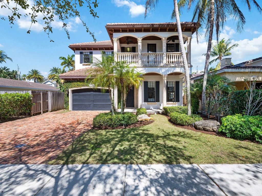 Photo of 1125 SE 8th Street, Fort Lauderdale, FL 33316 (MLS # F10552688)