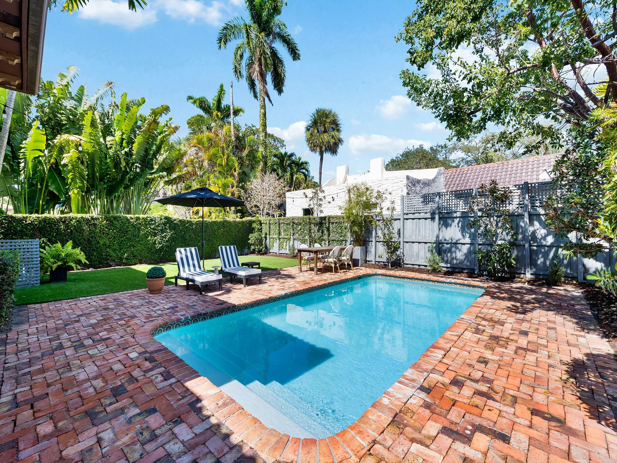 RIO VISTA C J HECTORS RES - Residential