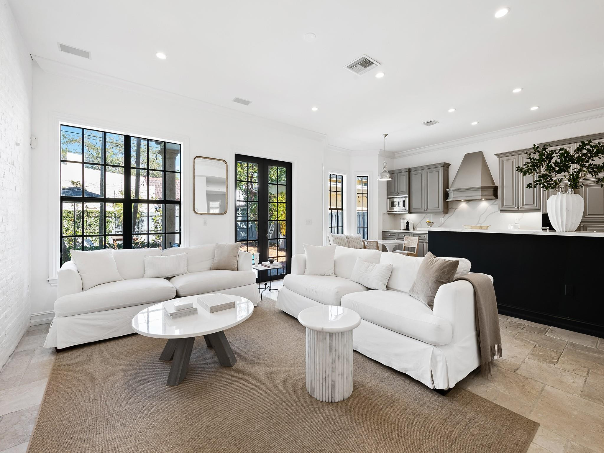 RIO VISTA C J HECTORS RES - Residential