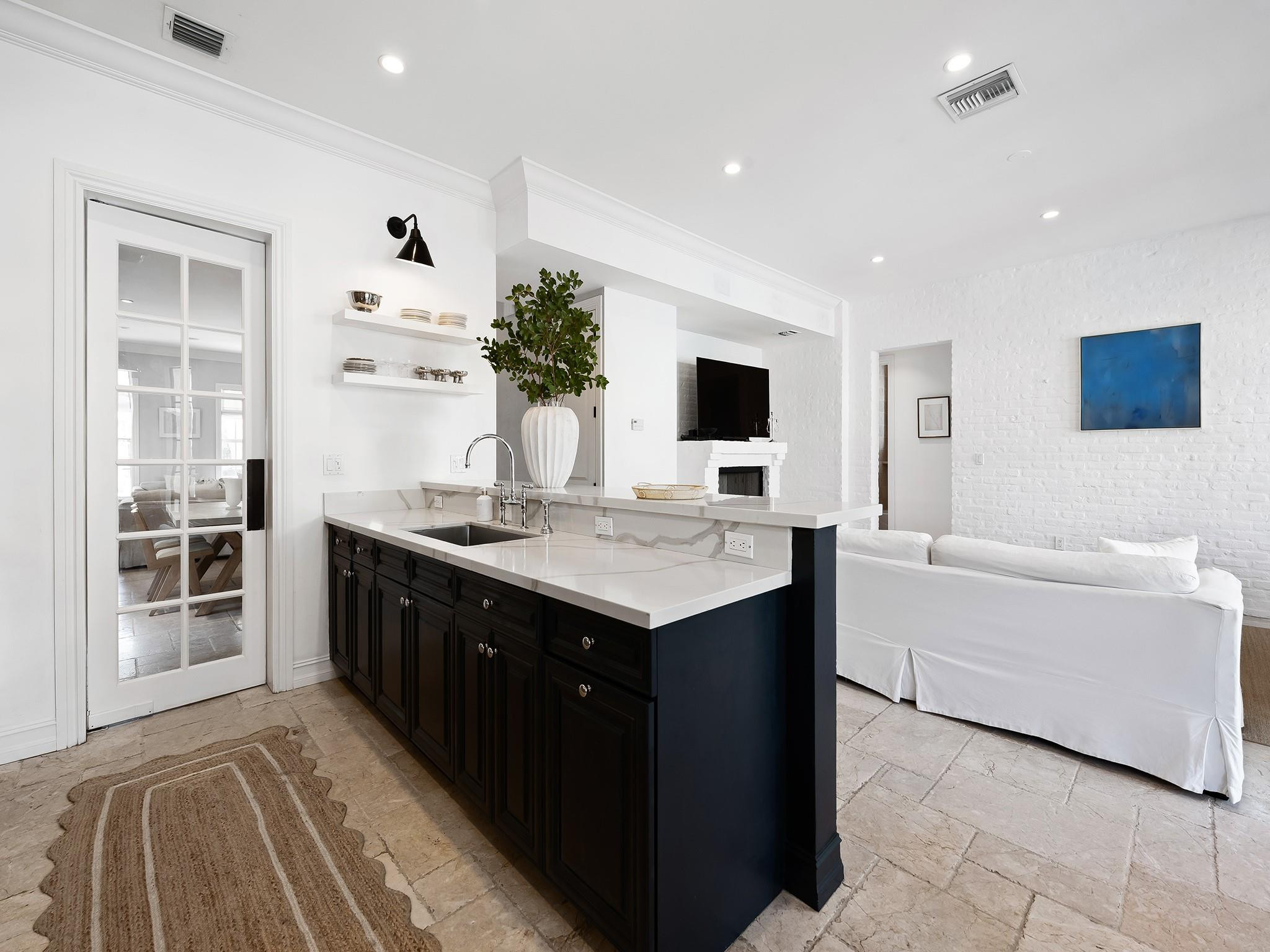 RIO VISTA C J HECTORS RES - Residential