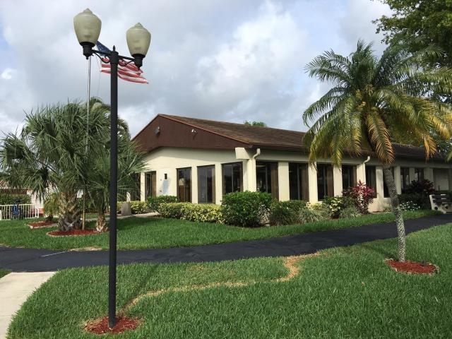 GREAT LOCATION, LOCATION, LOCATION. CLOSE TO I-95, TURNPIKE, DOWN TOWN, AIRPORT. ALL CARPET. BOUGHT THROUGH THE HOME OWNER ASSOCIATION FORECLOSURE, ONE YEAR LEASE. VACANT AND READY TO MOVE. MANY AMENITIES: POOL, CLUB HOUSE TENNIS COURT, WALKING PATH BY THE LAKE AND MORE.