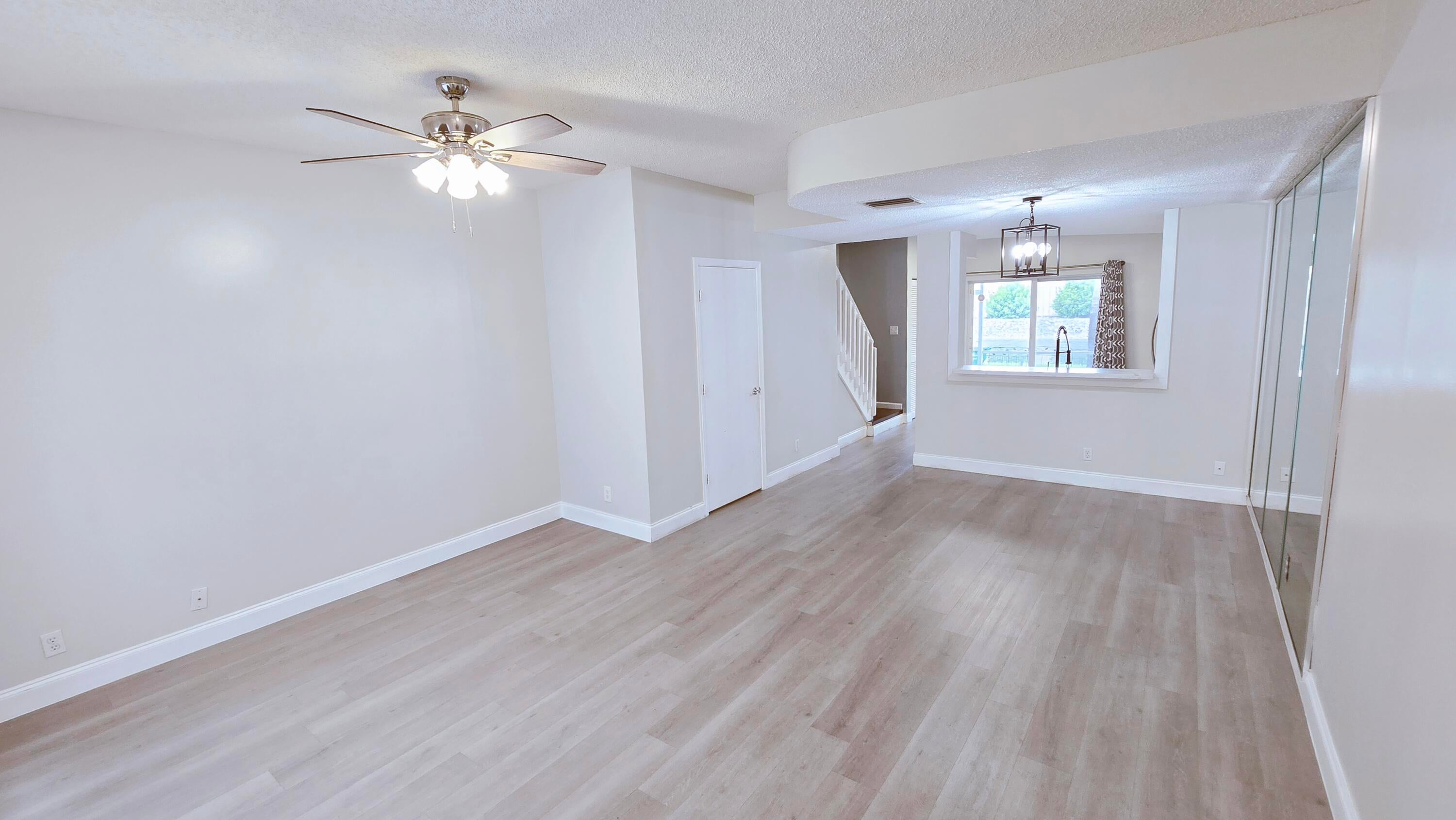 9807 NW 57 Manor