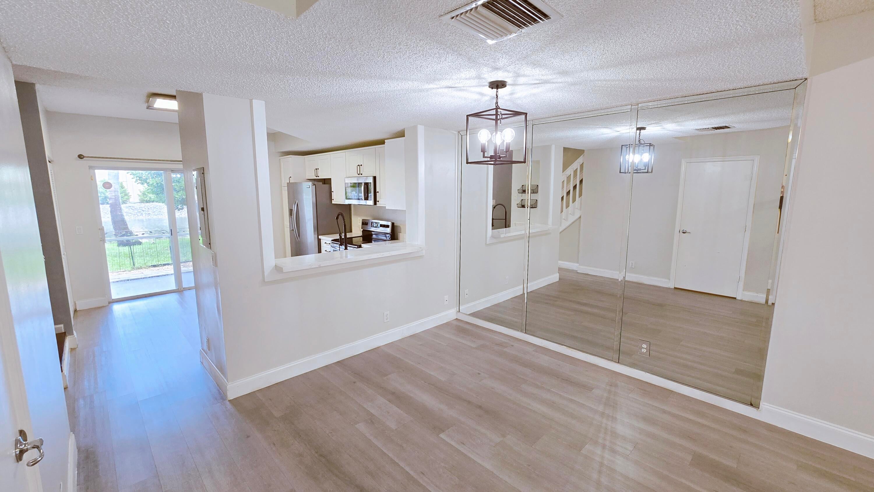 9807 NW 57 Manor