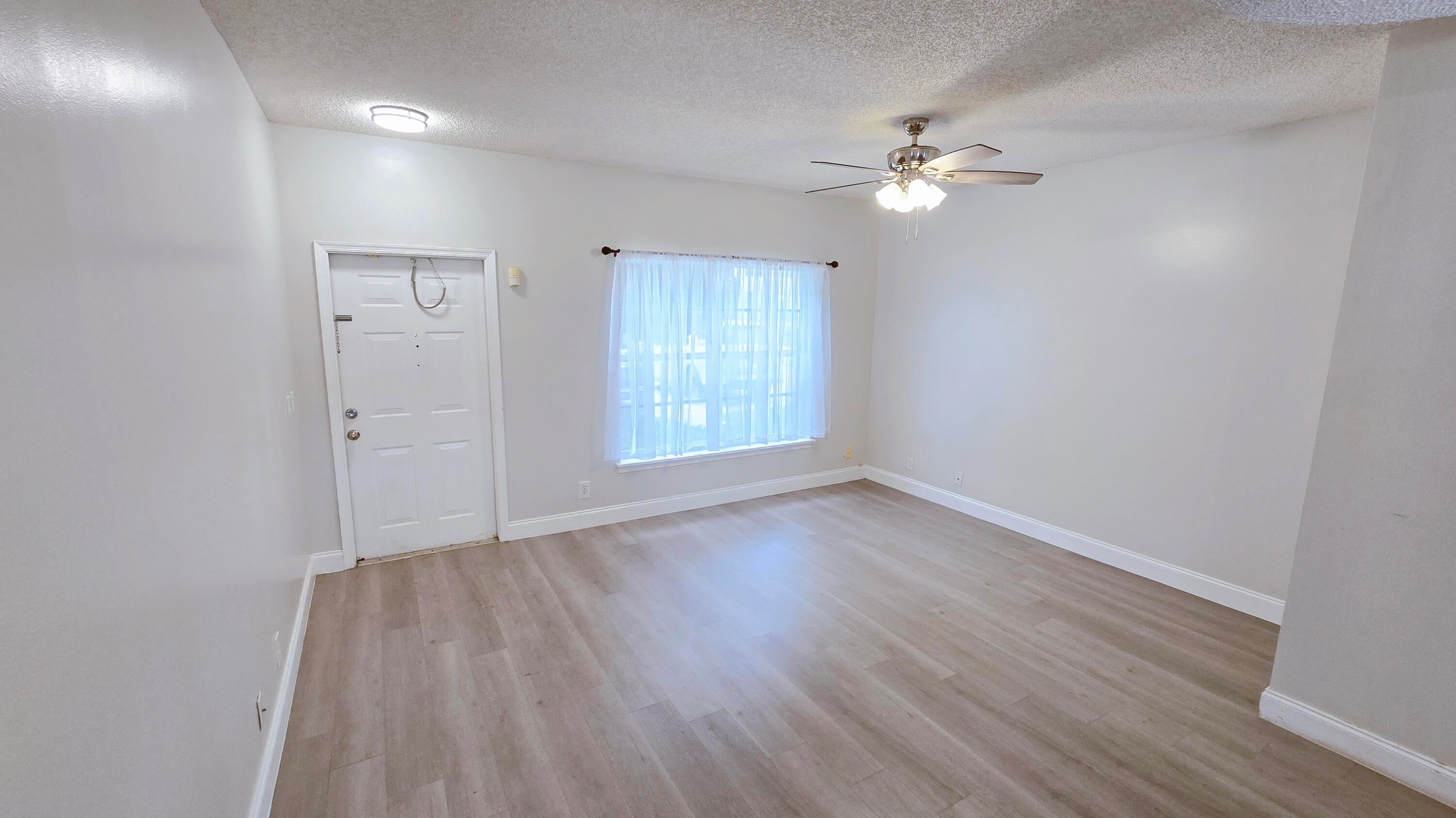 9807 NW 57 Manor