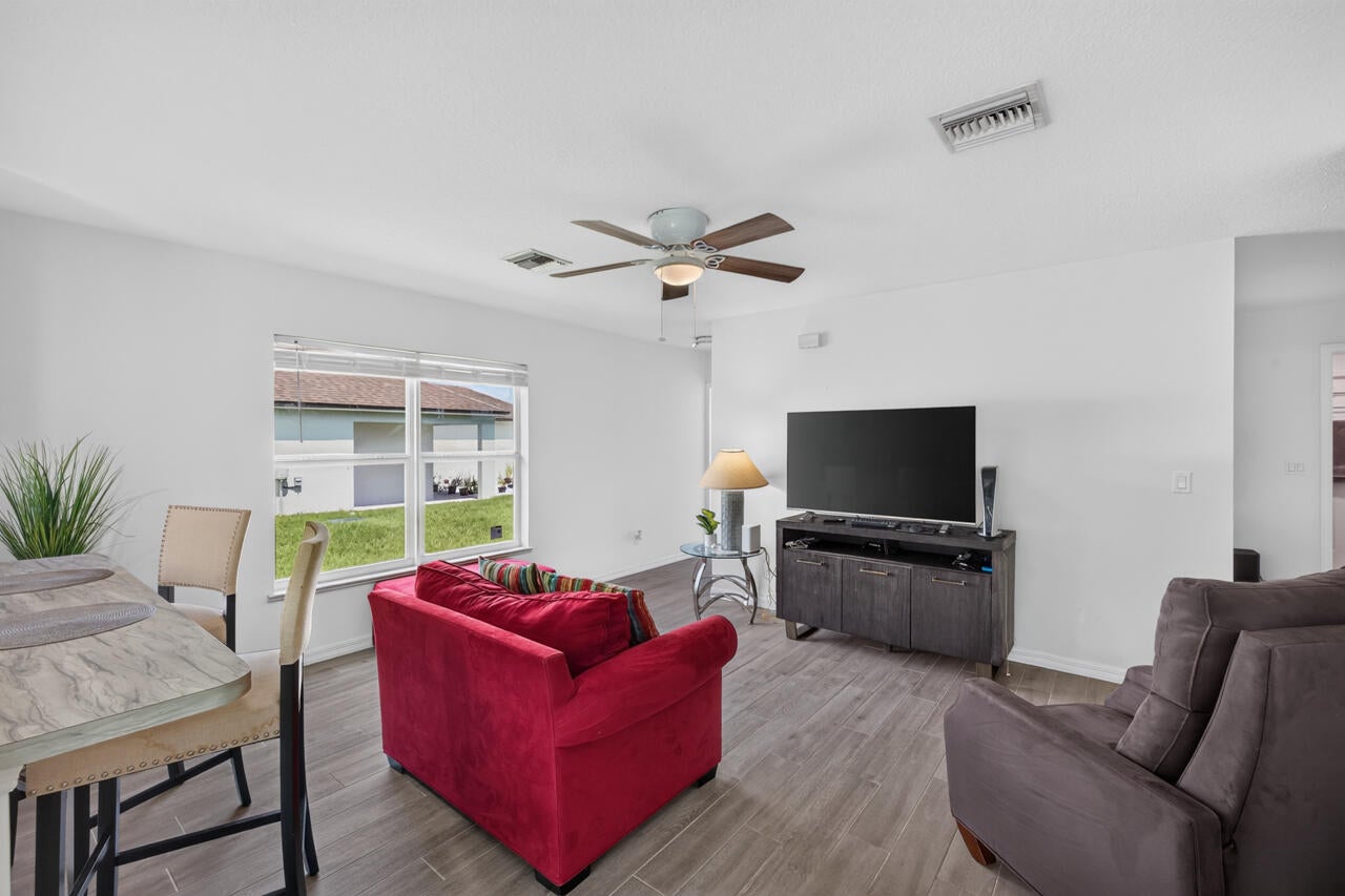 View photos, virtual tours, details... 1962 SE GENA Road