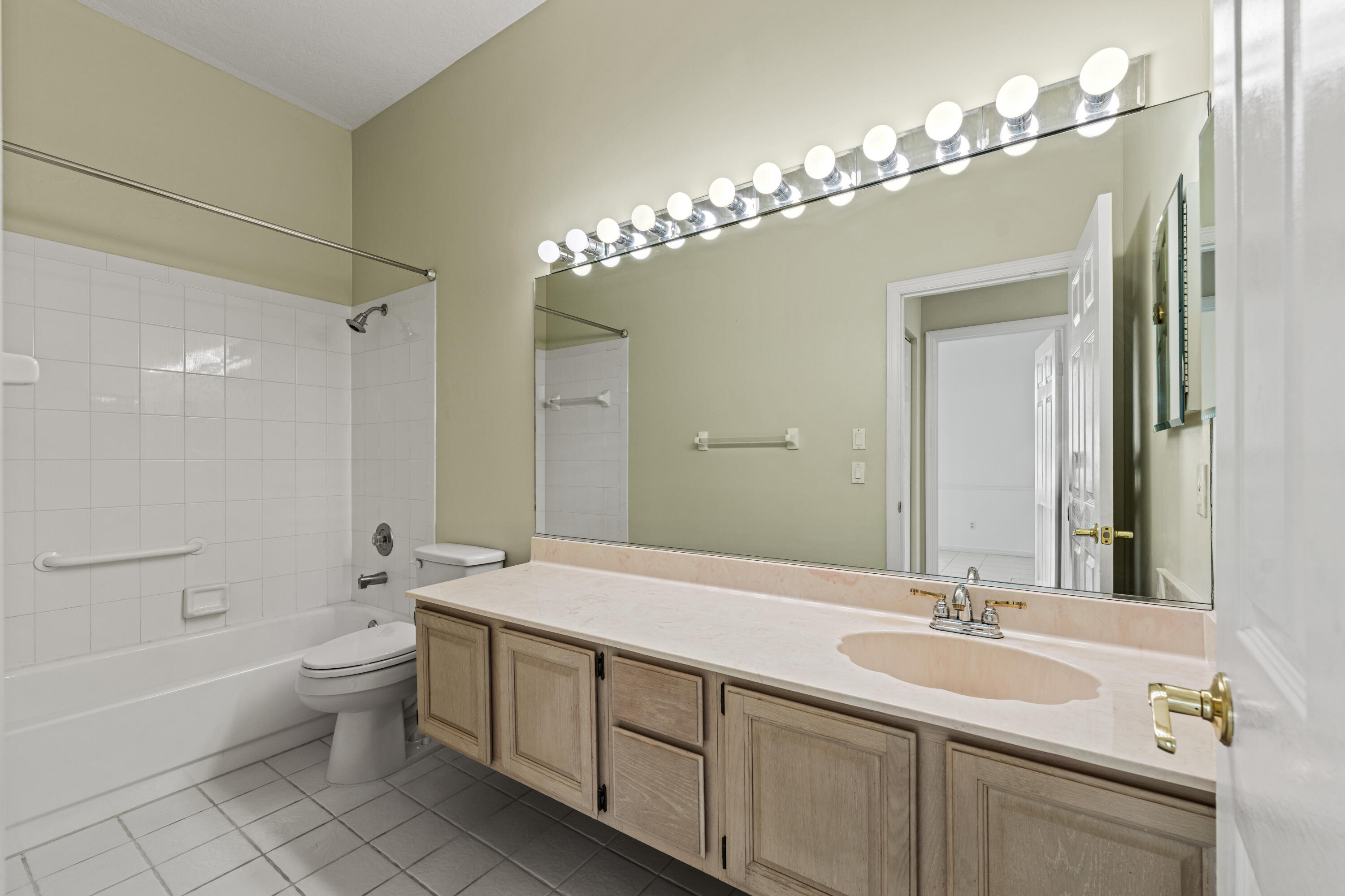 FAIRWAY ISLE PARCEL 8 BLK 15 - Residential