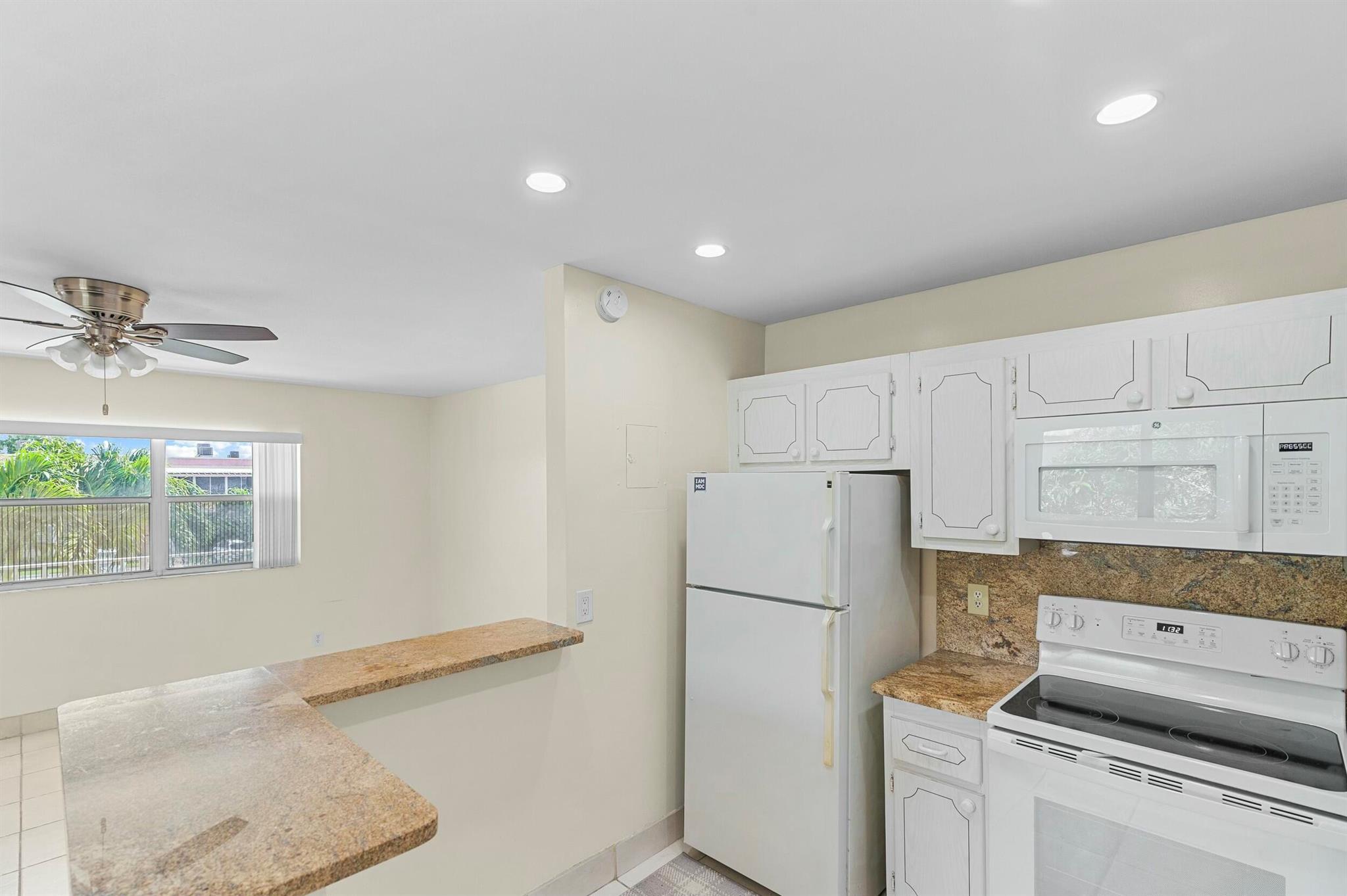 KINGS POINT SAXONY CONDOS - Residential