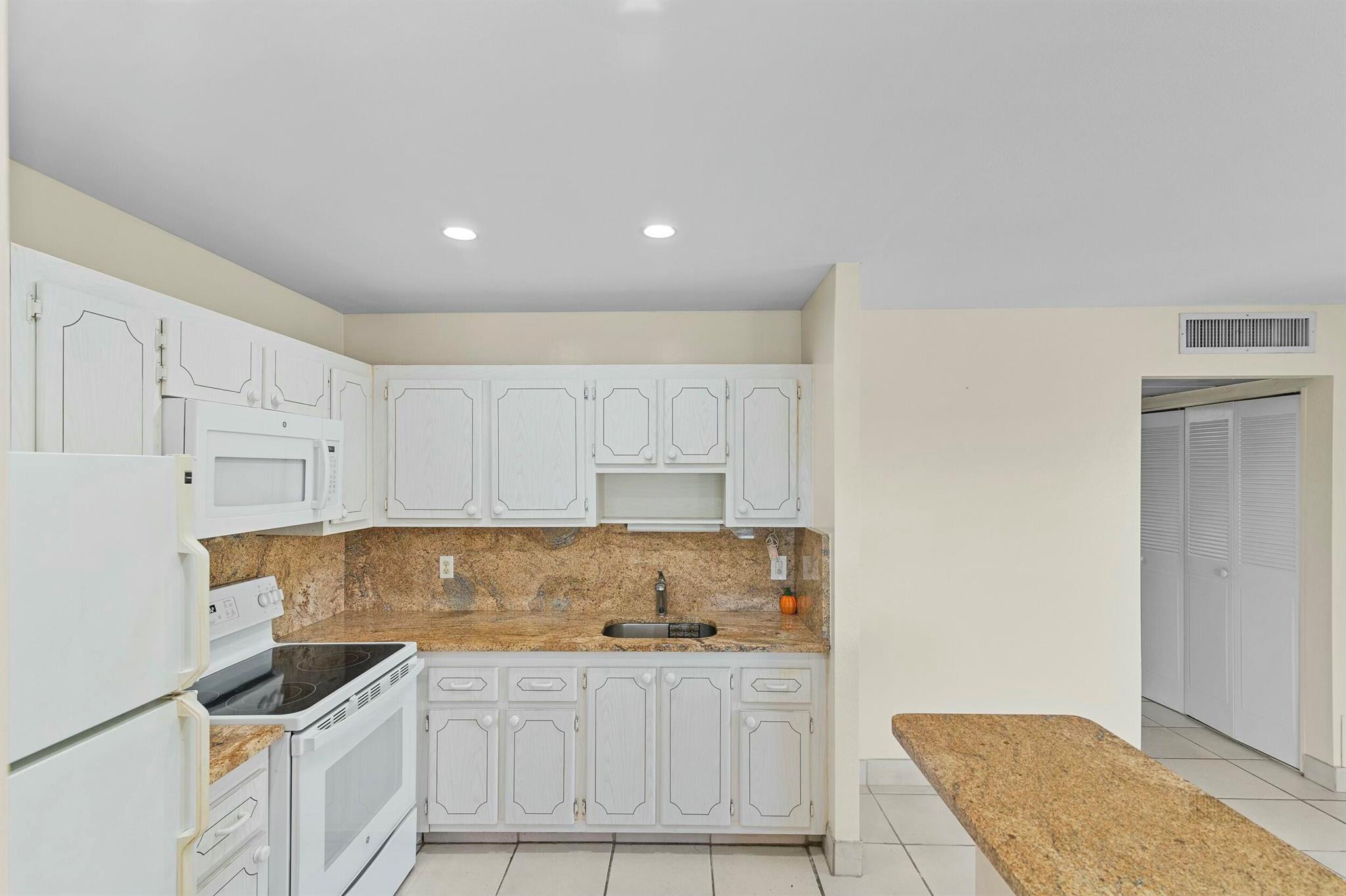 KINGS POINT SAXONY CONDOS - Residential