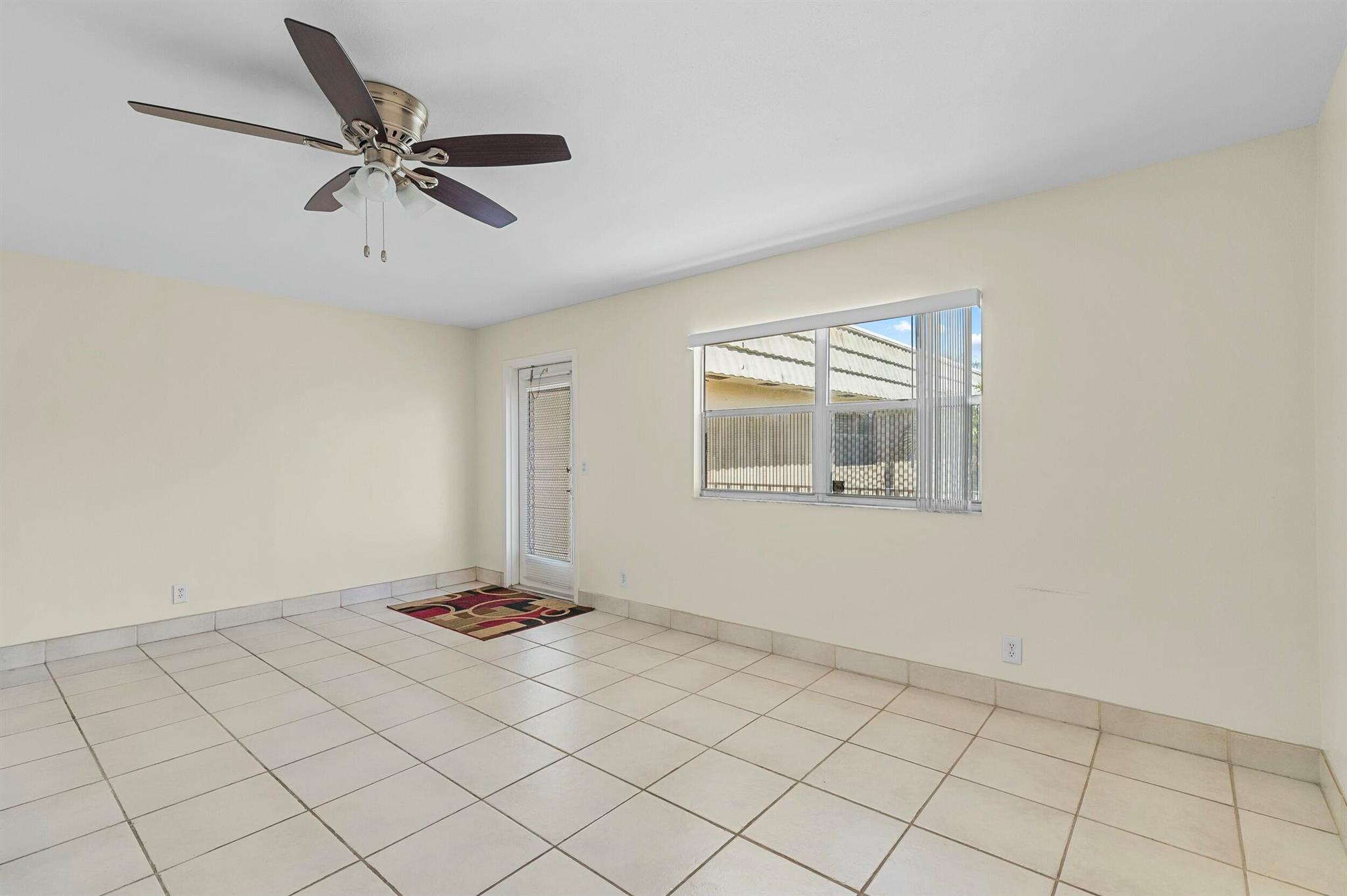 KINGS POINT SAXONY CONDOS - Residential