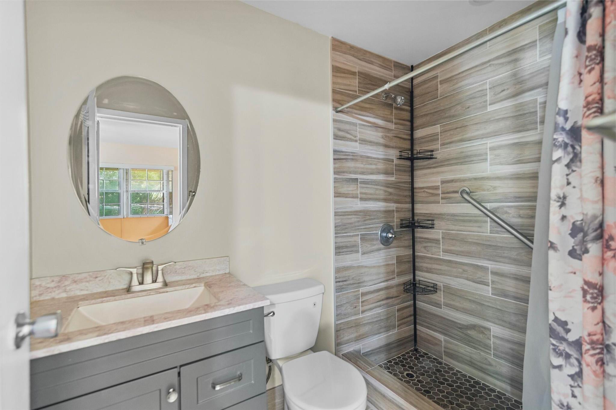KINGS POINT SAXONY CONDOS - Residential