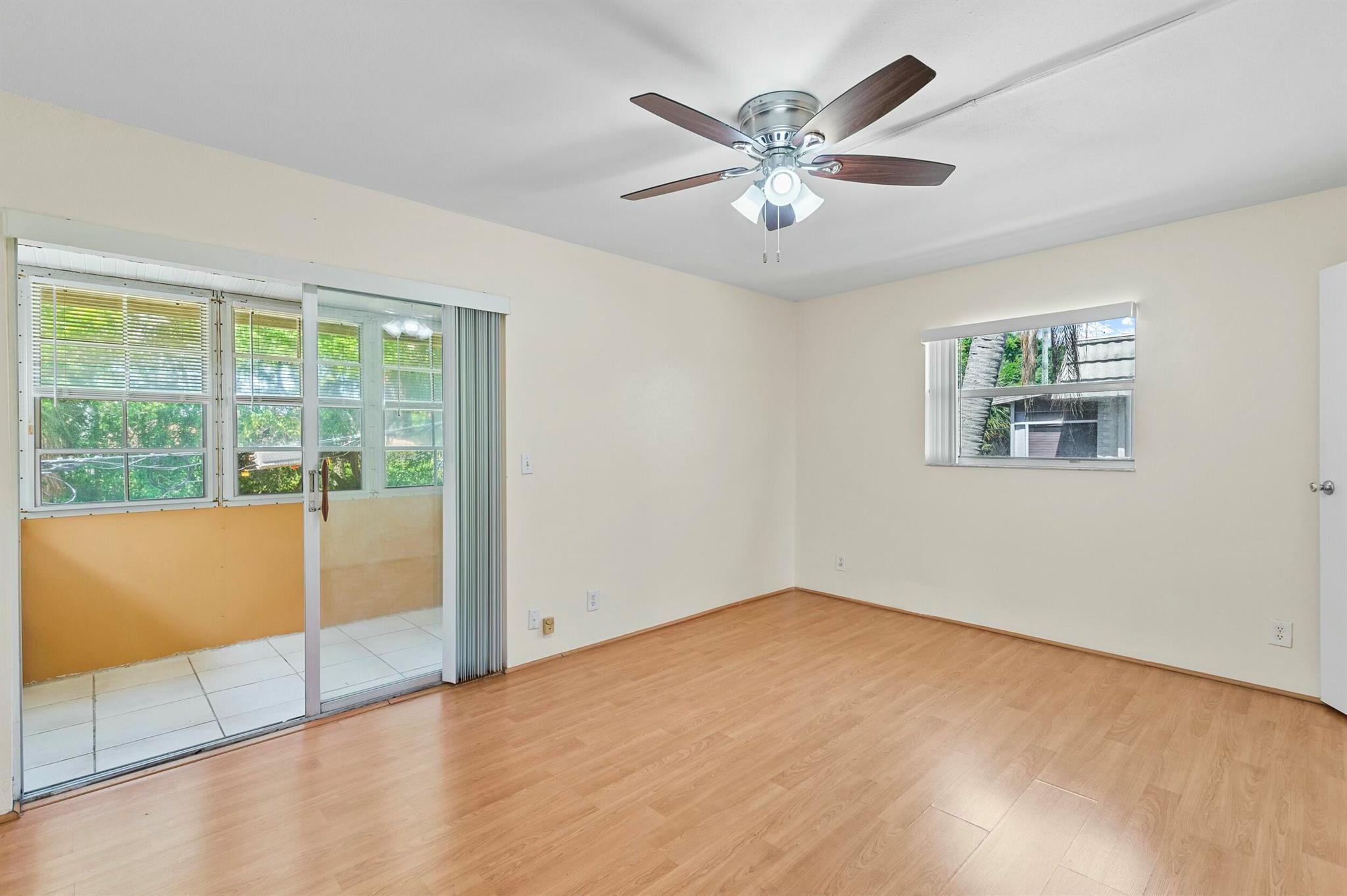 KINGS POINT SAXONY CONDOS - Residential