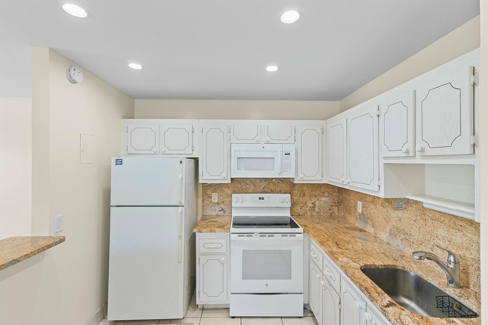 KINGS POINT SAXONY CONDOS - Residential