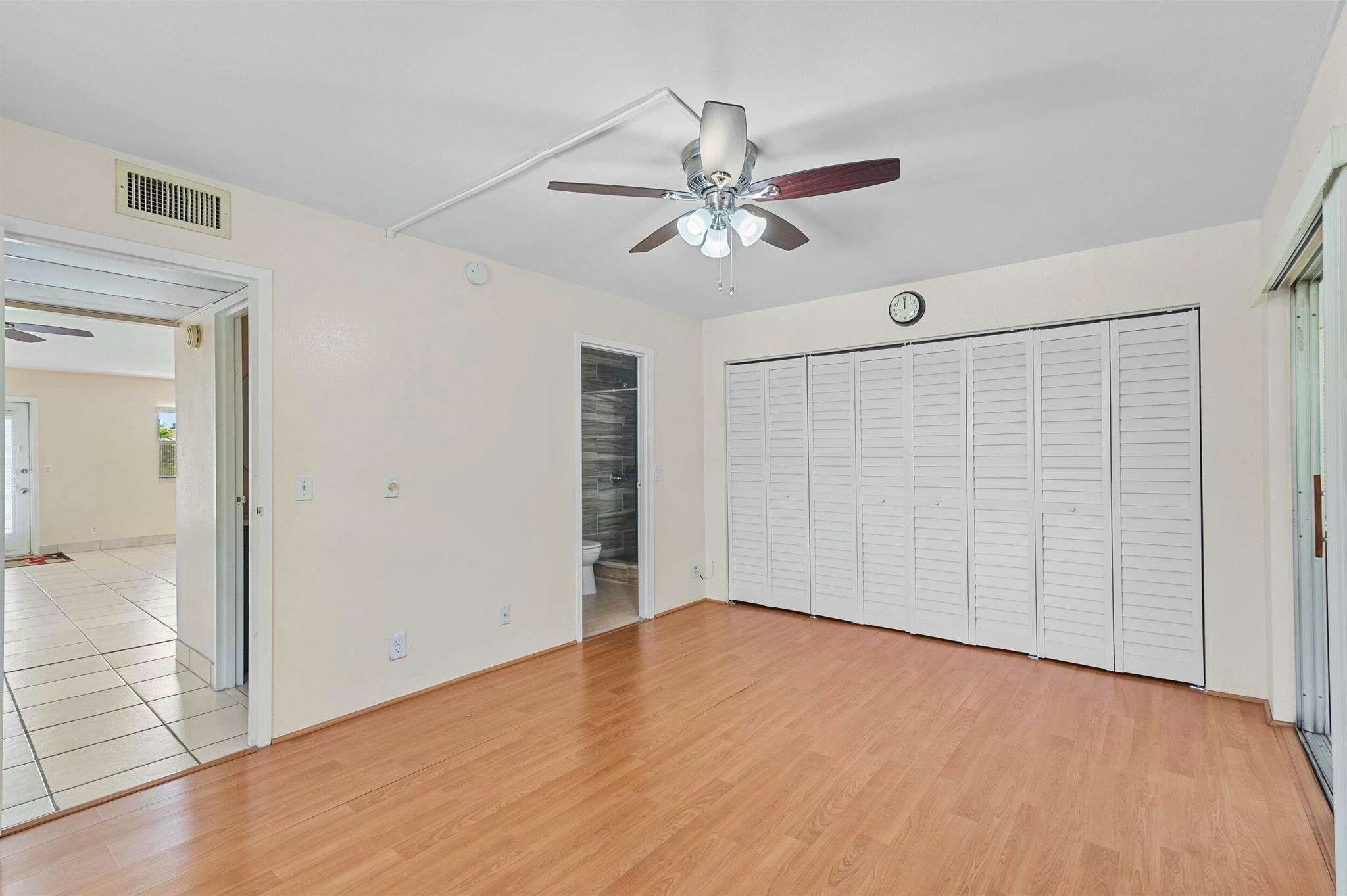 KINGS POINT SAXONY CONDOS - Residential