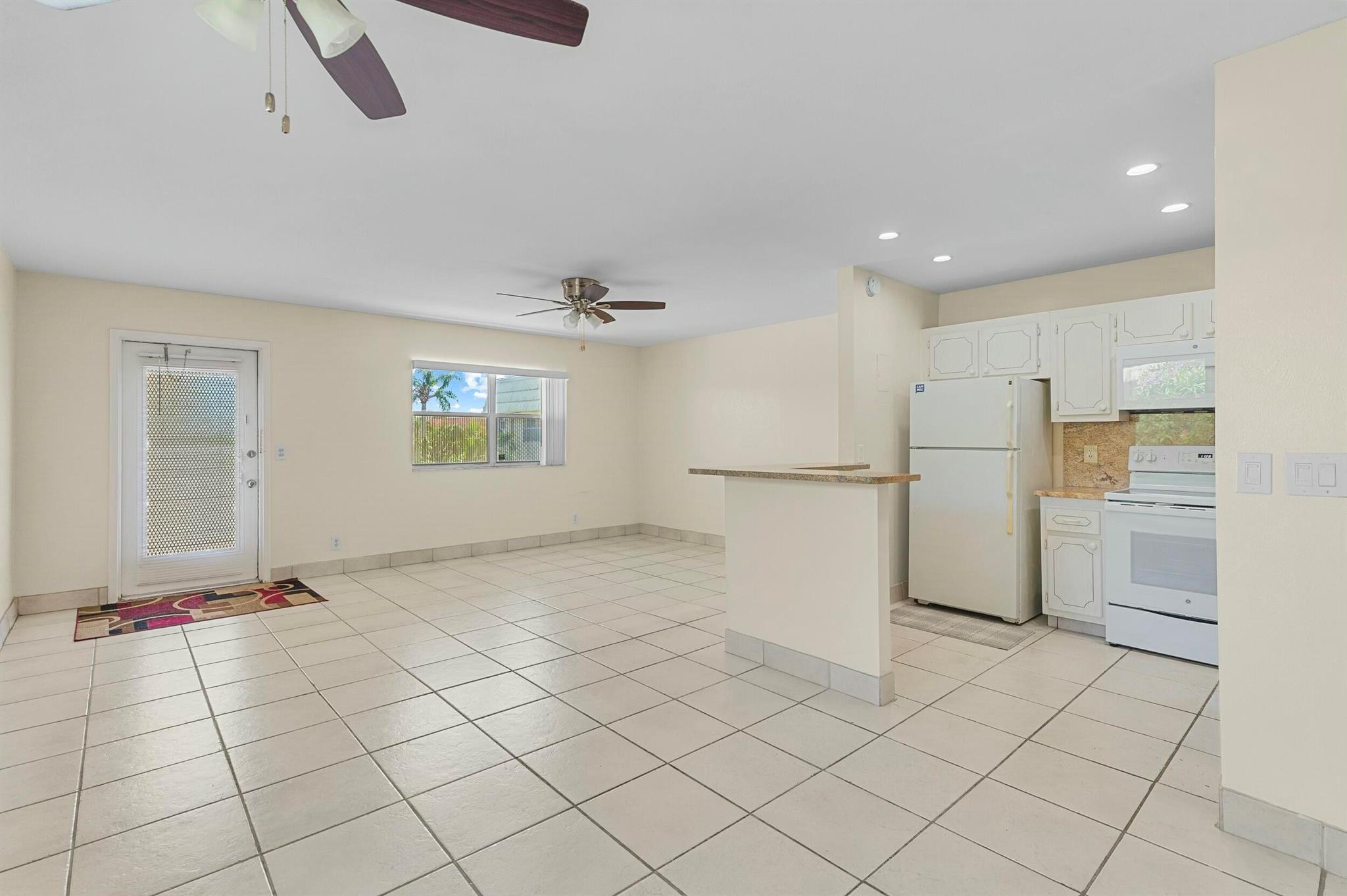 KINGS POINT SAXONY CONDOS - Residential