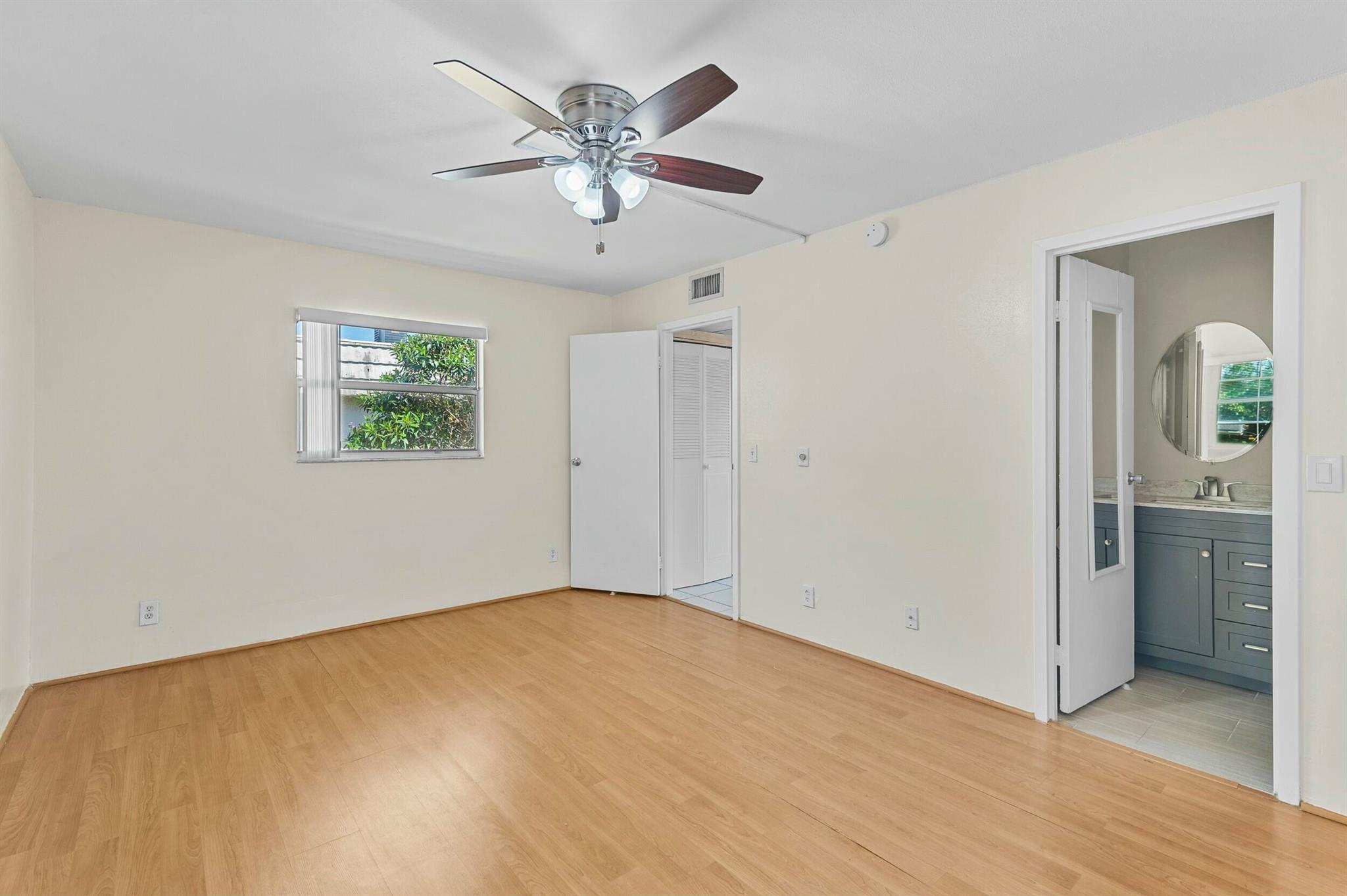 KINGS POINT SAXONY CONDOS - Residential