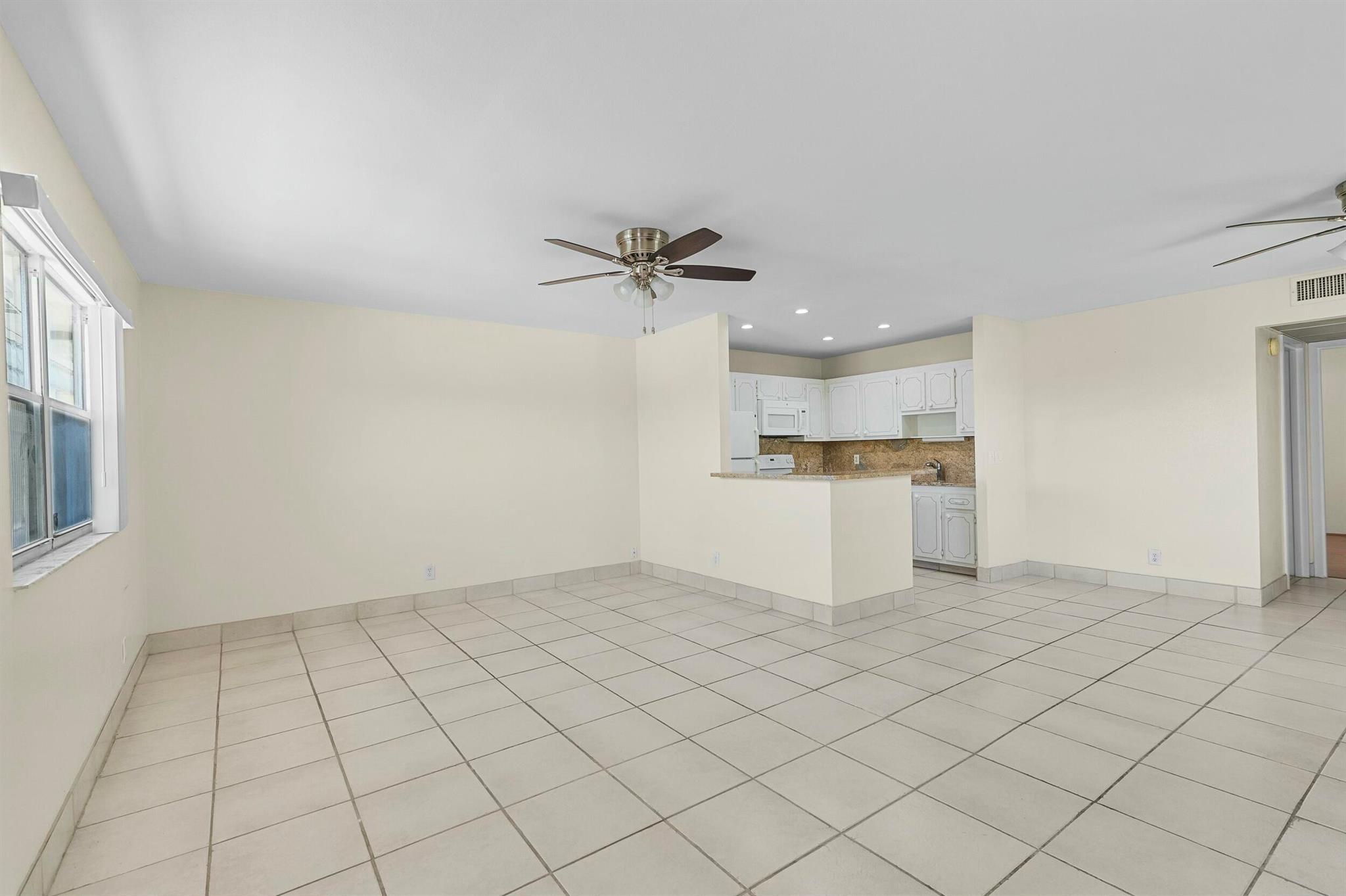 KINGS POINT SAXONY CONDOS - Residential