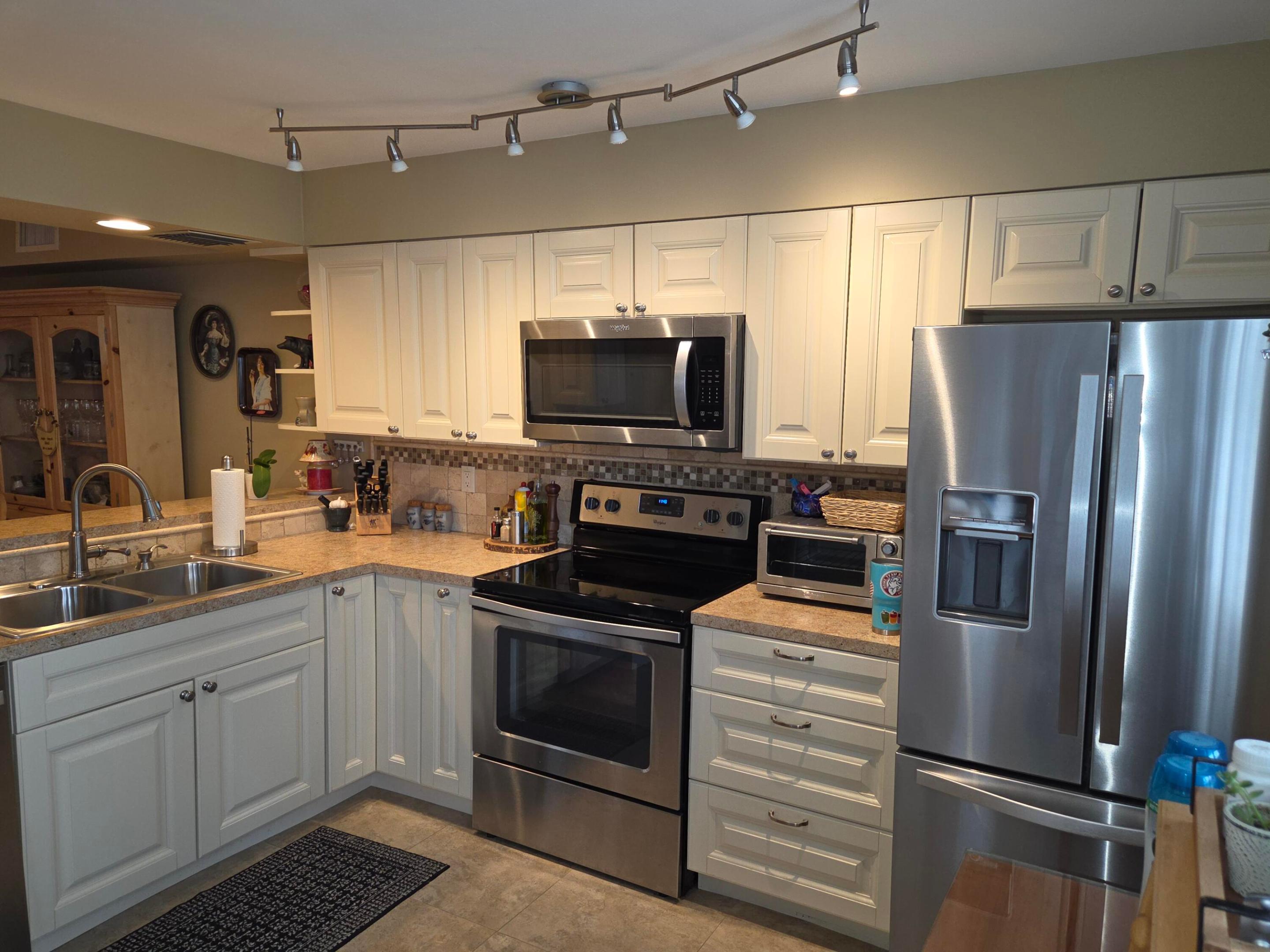 CIRCLE BAY YACHT CLUB CONDO - Residential