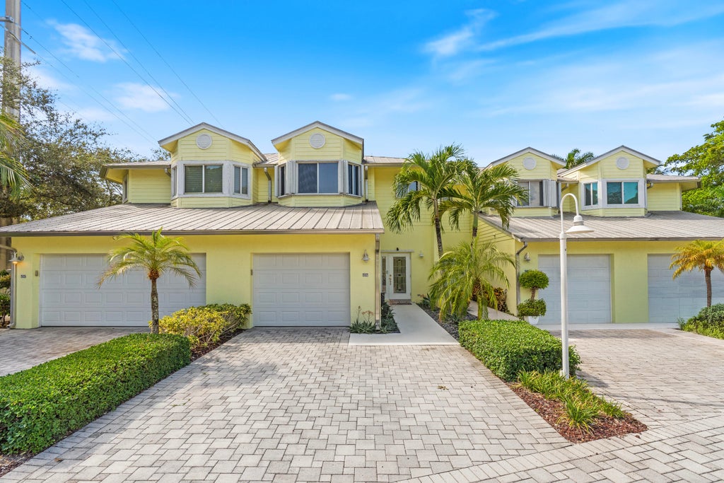 Photo of 517 SW 7th Avenue, Fort Lauderdale, FL 33315 (MLS # B26070415)