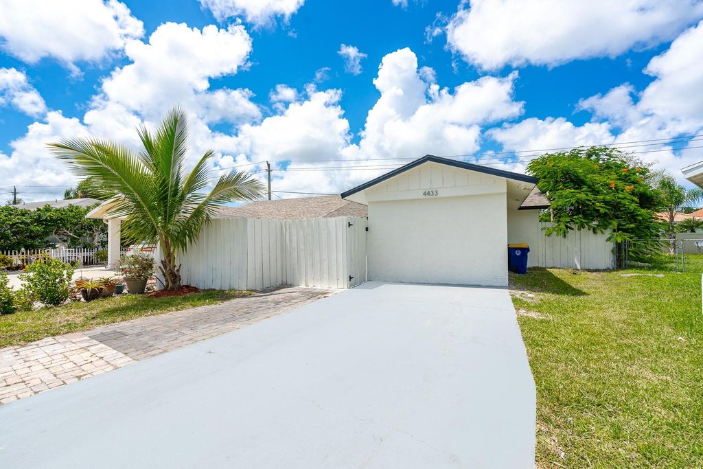 Photo of 4433 SE Village Road, Stuart, FL 34997 (MLS # F10397134)