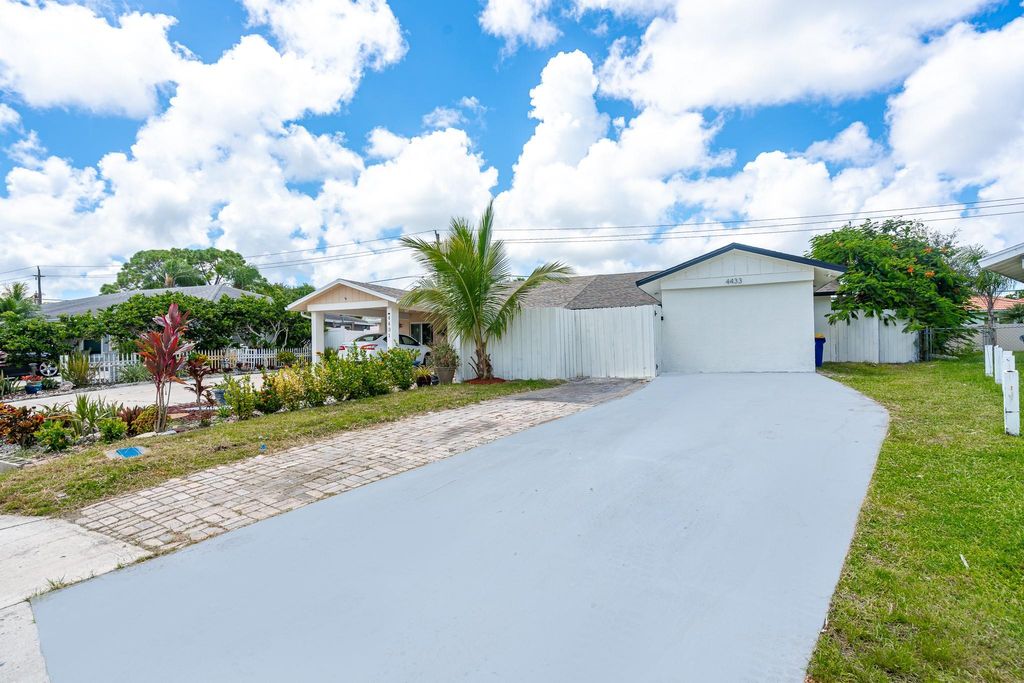 Photo of 4433 SE Village Road, Stuart, FL 34997 (MLS # F10397134)