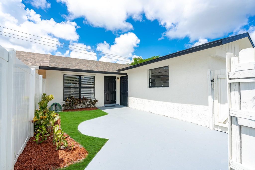 Photo of 4433 SE Village Road, Stuart, FL 34997 (MLS # F10397134)