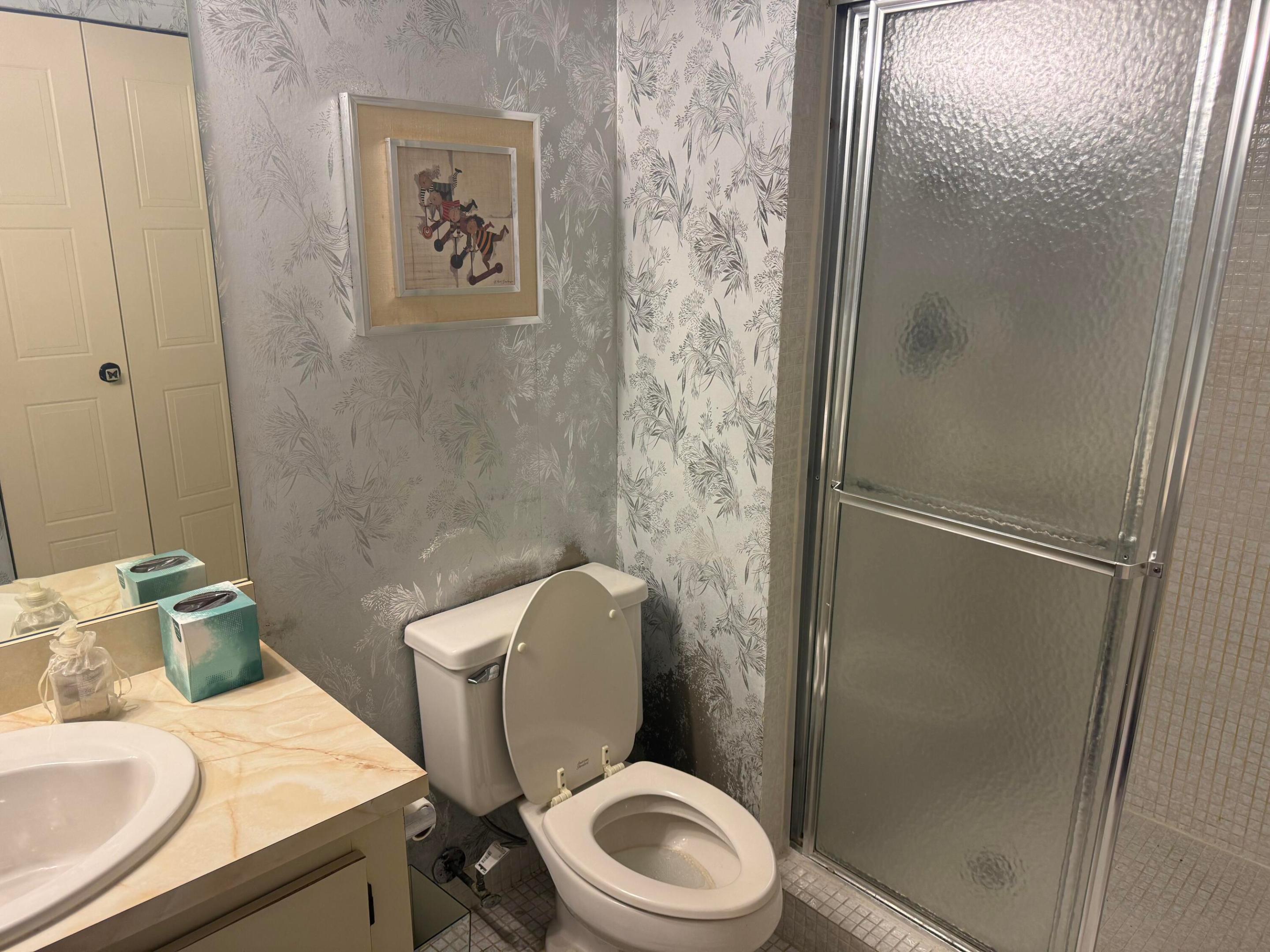 RACQUET CLUB APTS AT BONAVENTURE - Residential