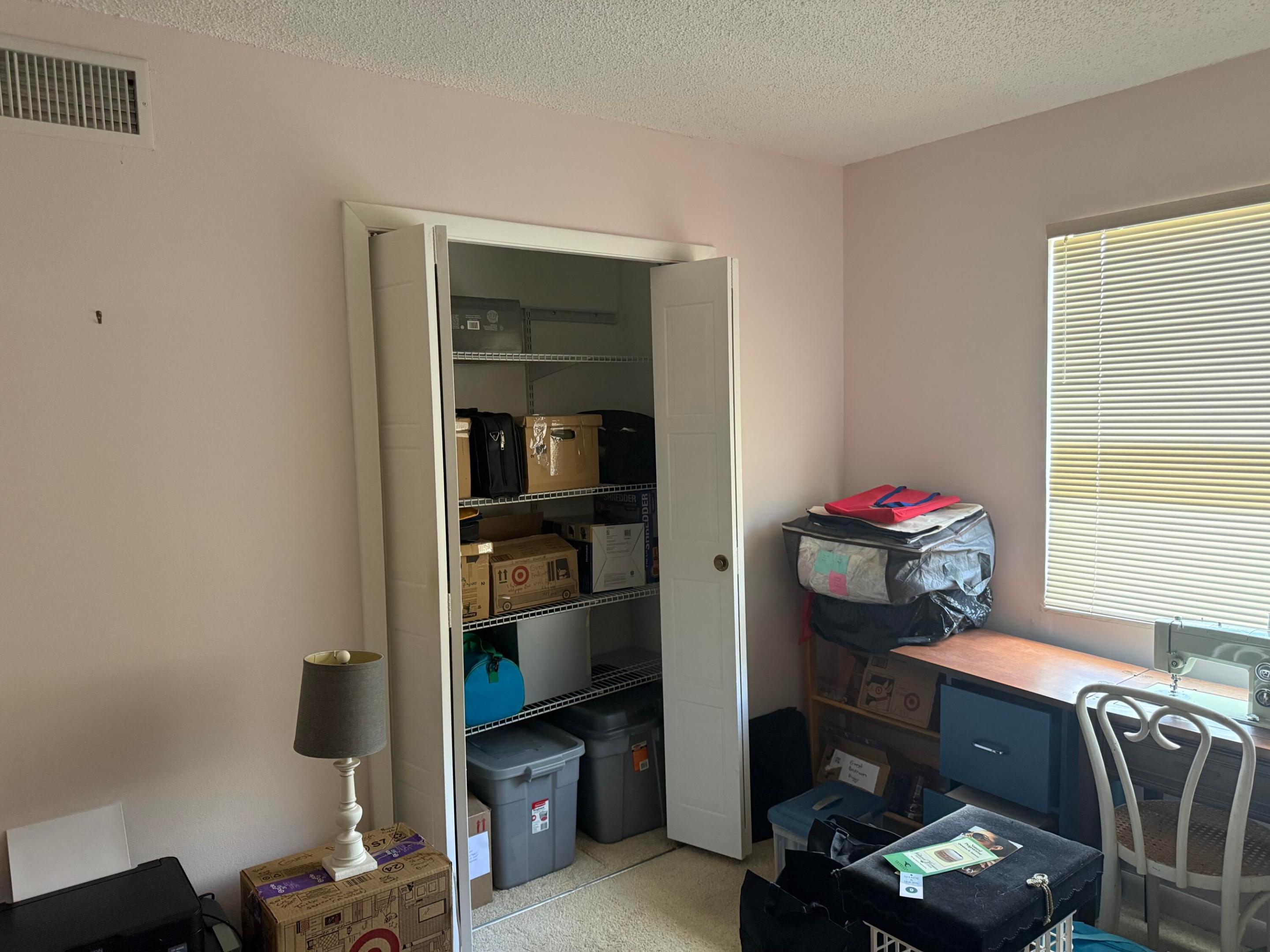 RACQUET CLUB APTS AT BONAVENTURE - Residential