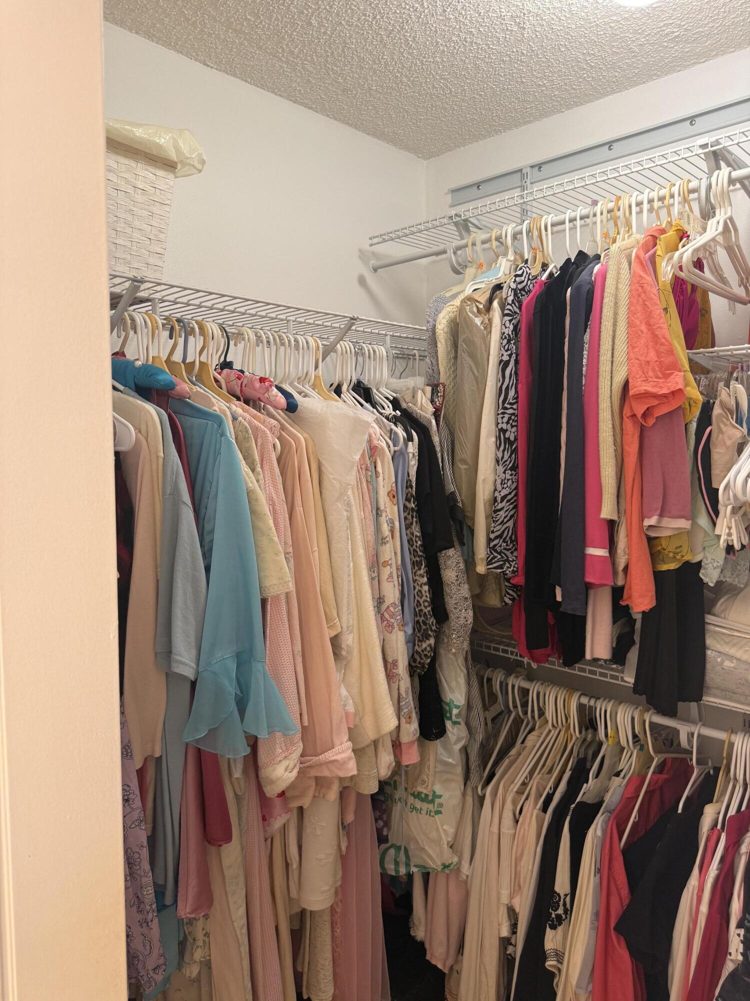 RACQUET CLUB APTS AT BONAVENTURE - Residential