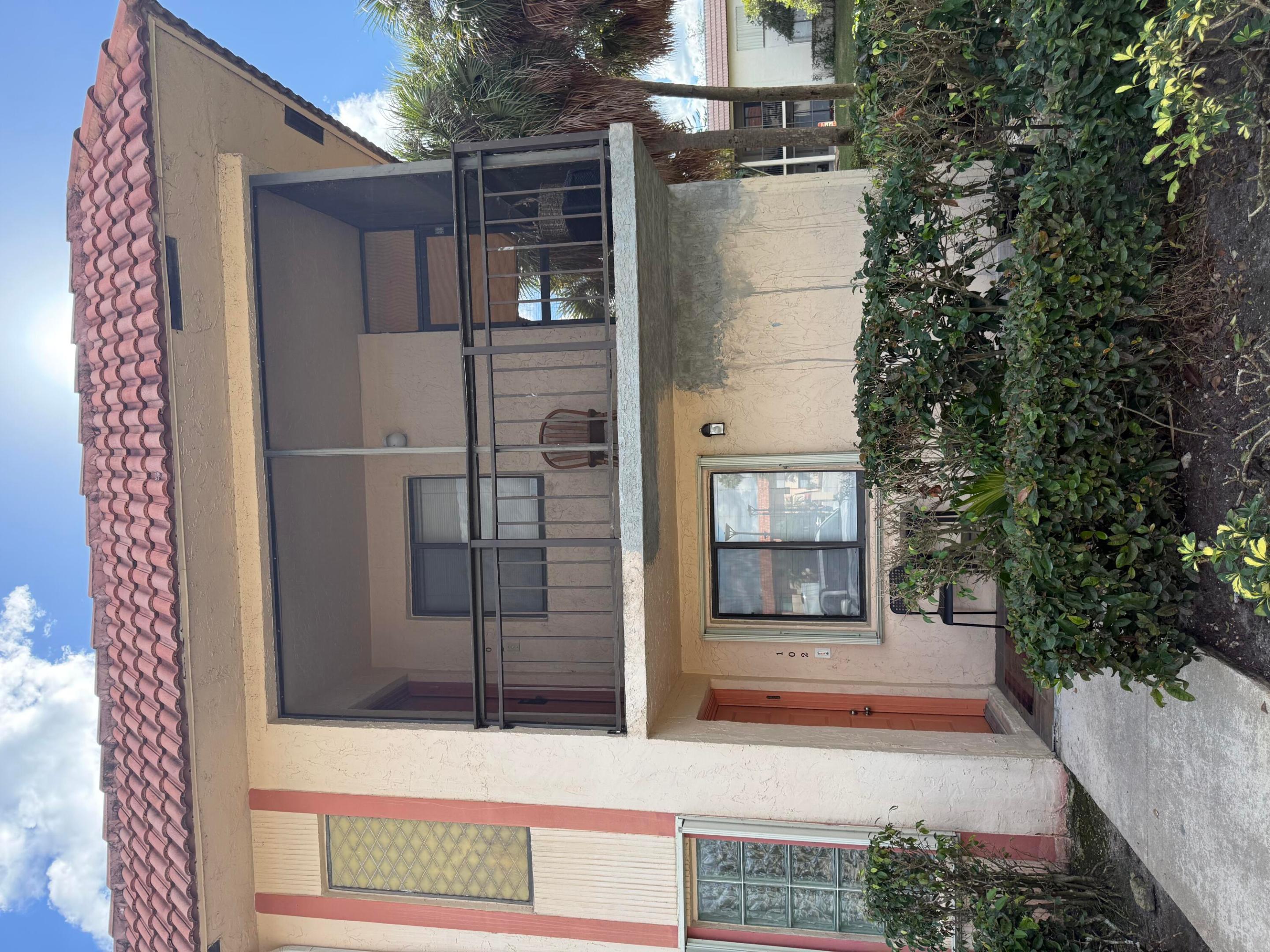 RACQUET CLUB APTS AT BONAVENTURE - Residential