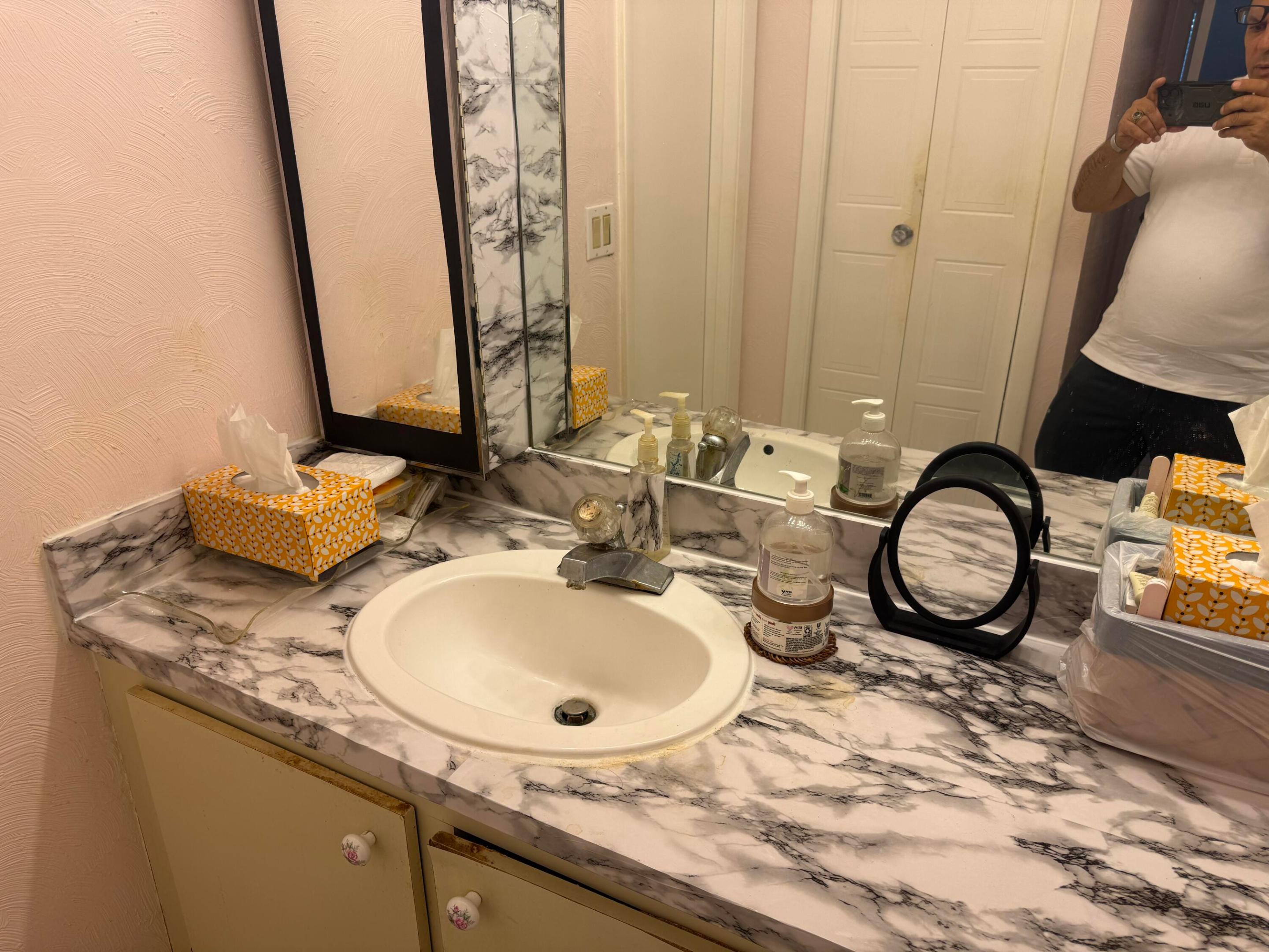 RACQUET CLUB APTS AT BONAVENTURE - Residential