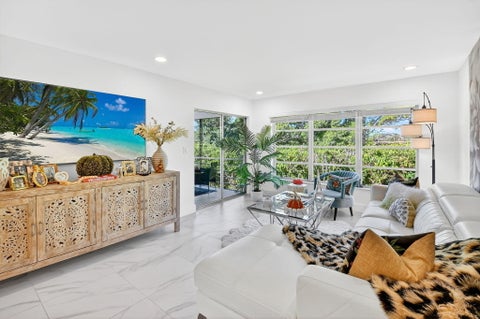 Photo of 13213 LUCINDA PALM Court #D, Delray Beach, FL 33484 (MLS # B26089700)