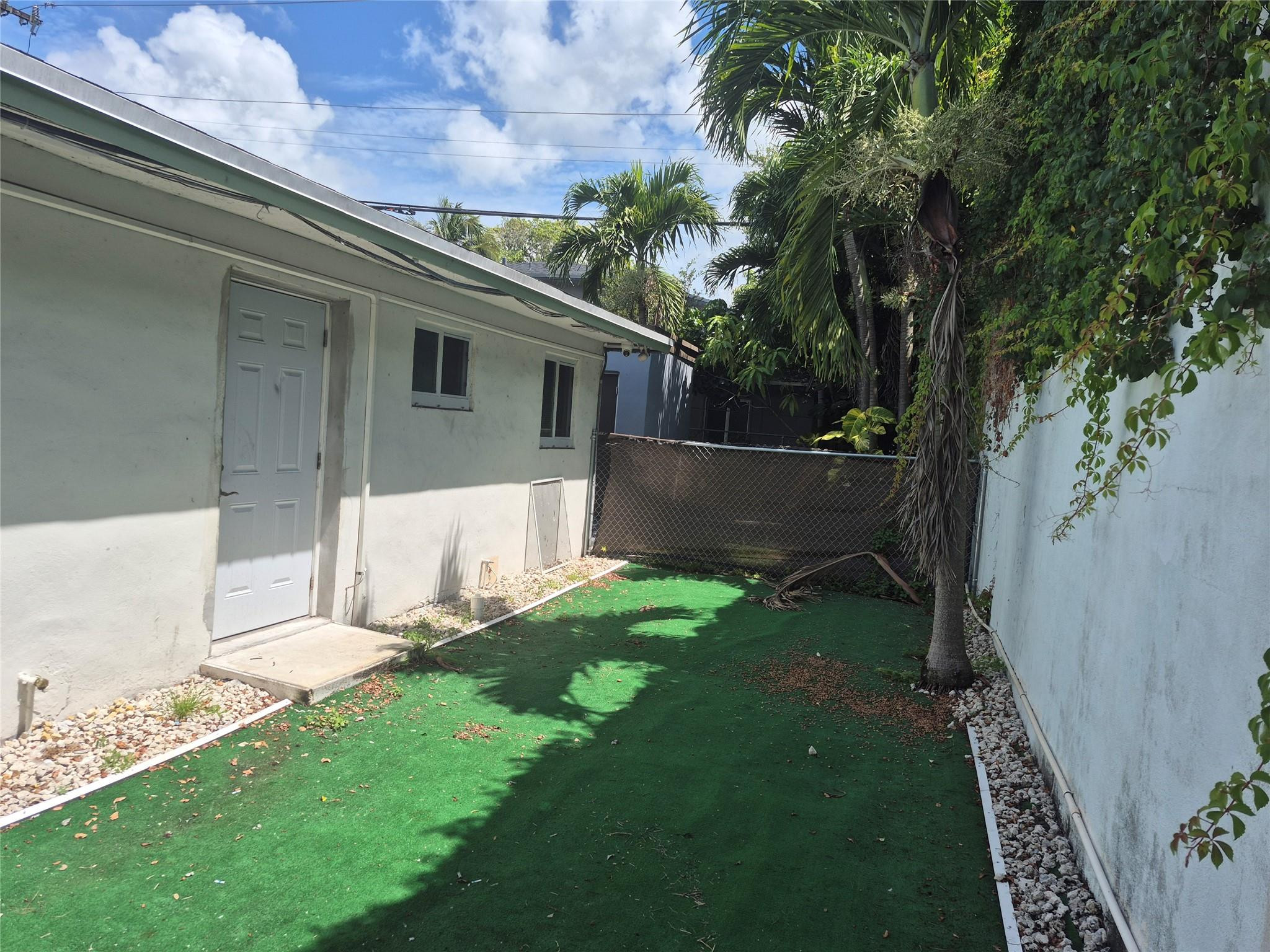 MIAMI GARDENS ESTATES SEC 2 - Residential Lease