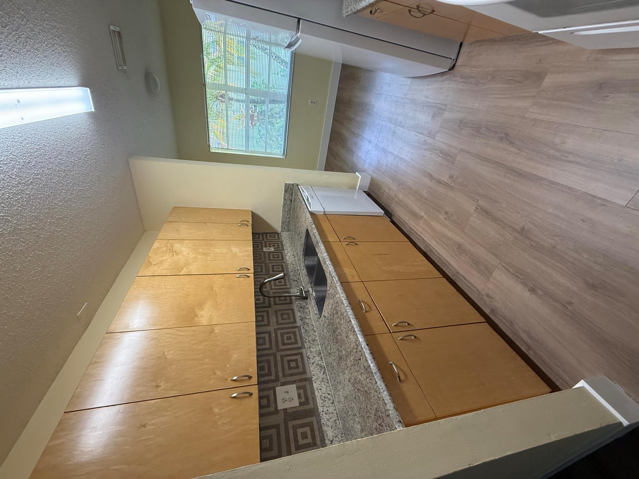 Rare Single Home for sell in this unique clean and safe community with extremely low HOA don't miss the oportunity to have your home close to everithing of excelent investment oportunity rented
