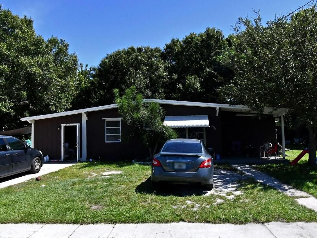 Photo of 2022 Golfview Court, Fort Pierce, FL 34950 (MLS # R11000816)