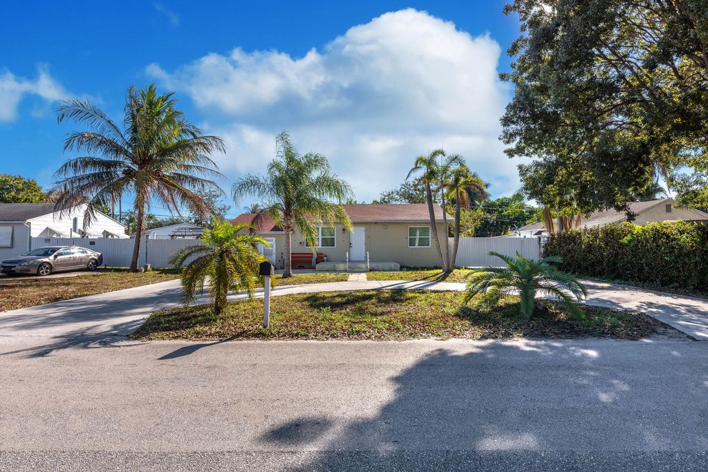 Photo of 3914 Serubi Avenue, Palm Springs, FL 33461 (MLS # R11164067)