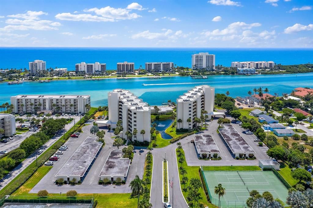 Photo of 19800 Sandpointe Bay Drive #606, Jupiter, FL 33469 (MLS # R10732046)