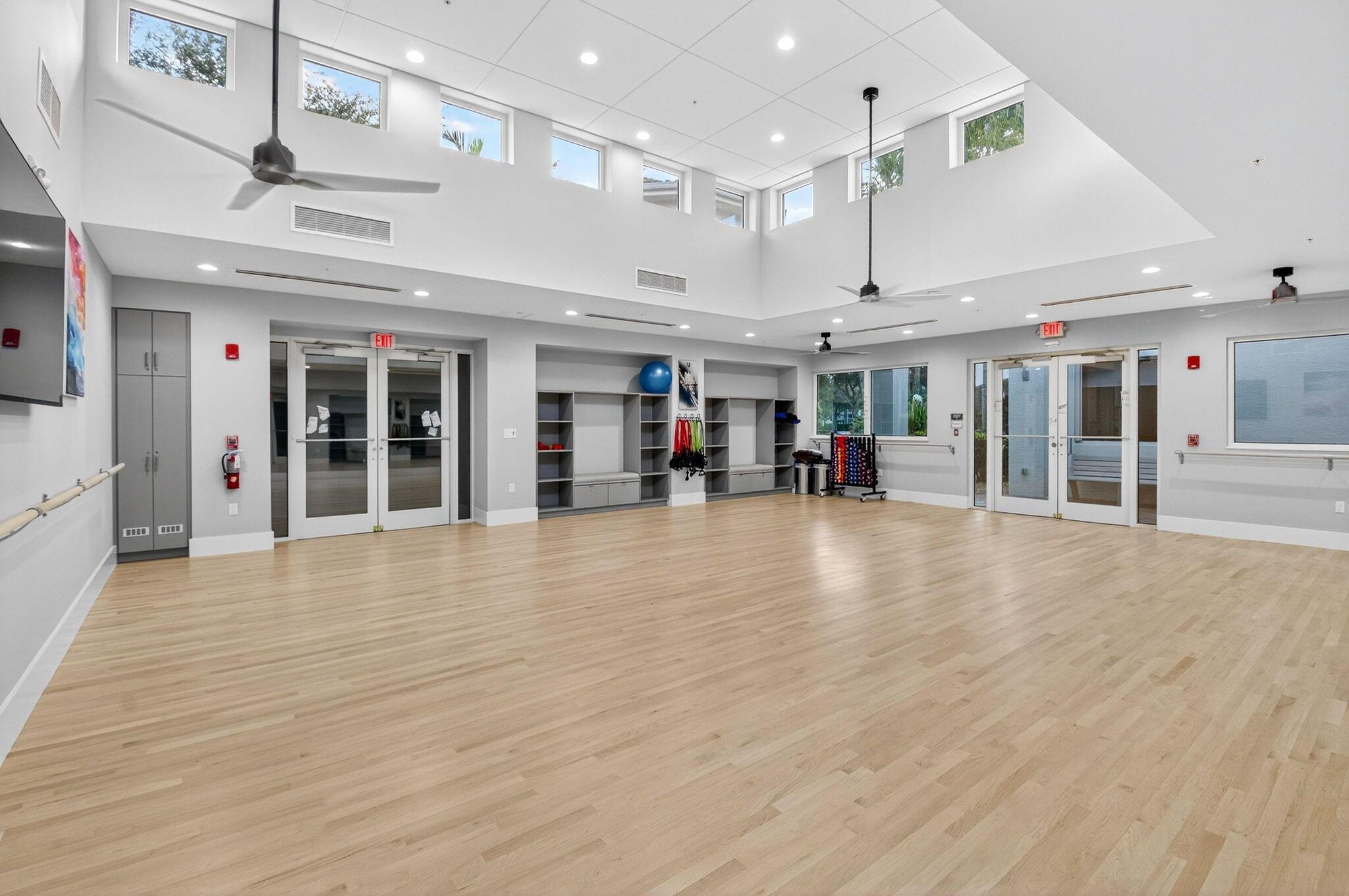 VALENCIA FALLS - Residential