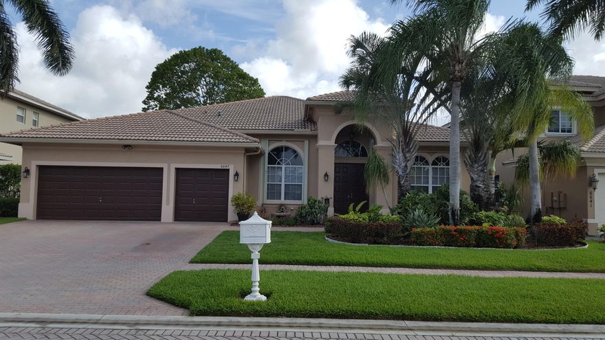 OPEN HOUSE 7/8/17 10am-3pm, 5 Bed 3 bath 2.5 car garage and Den, 2 masters/on suite bathrooms, plantation window treatments in Master, living, den and other, double ovens, double pantry, jetted master tub, Large laundry room,  lush and manicured landscaping w/Unique Rainbow Tree. Accordion shutters. 3 full size rooms, large master, one den and bonus room w/closet. Homeowners pride has cared for this lovely home. Must see!!