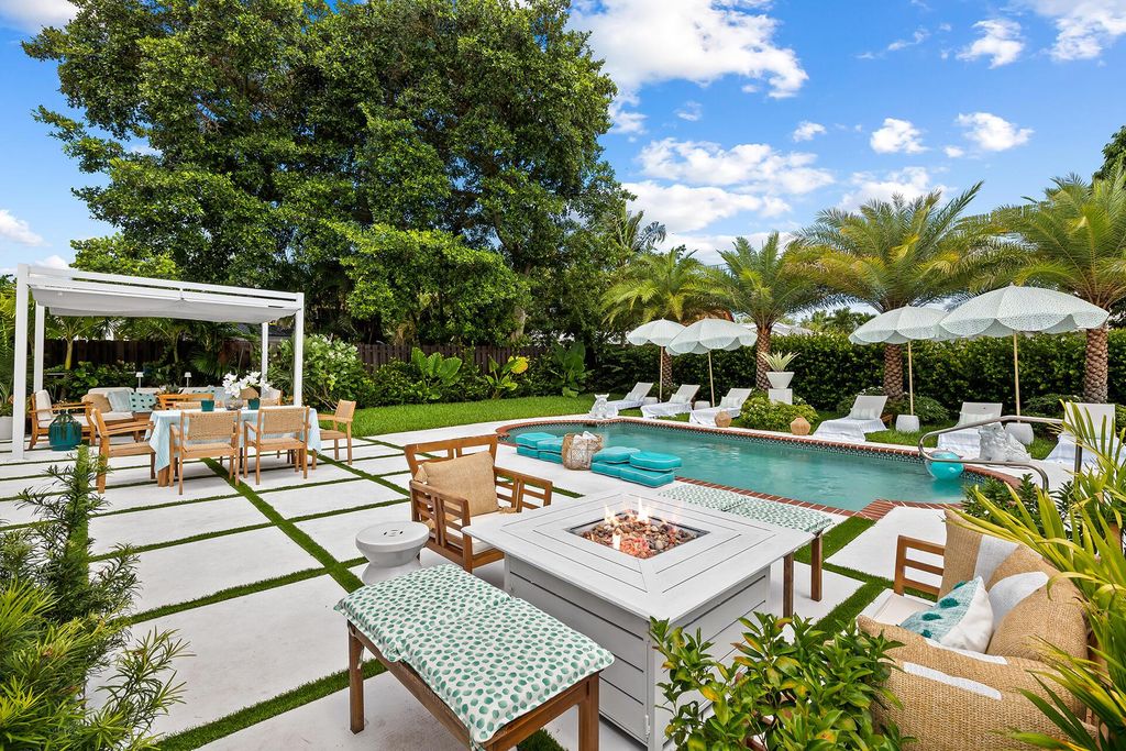 Photo of 337 Orange Way, West Palm Beach, FL 33405 (MLS # R11078914)