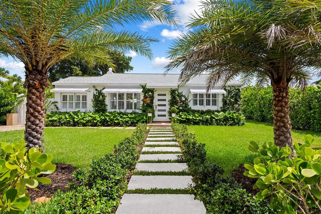 Photo of 337 Orange Way, West Palm Beach, FL 33405 (MLS # R11078914)