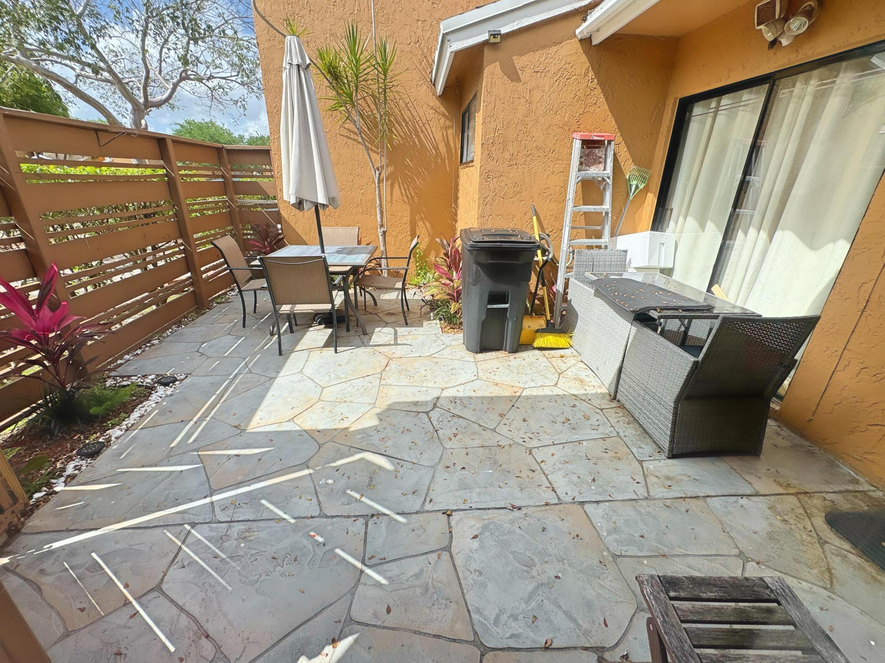 PINEAPPLE PARK - Residential