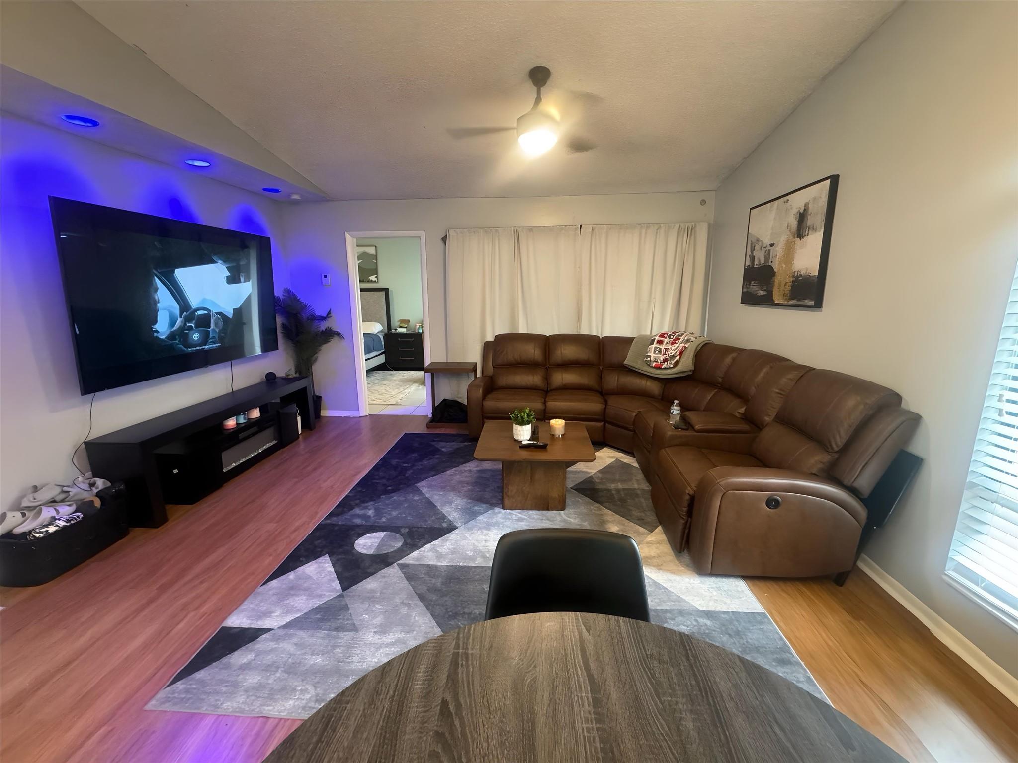 PINEAPPLE PARK - Residential