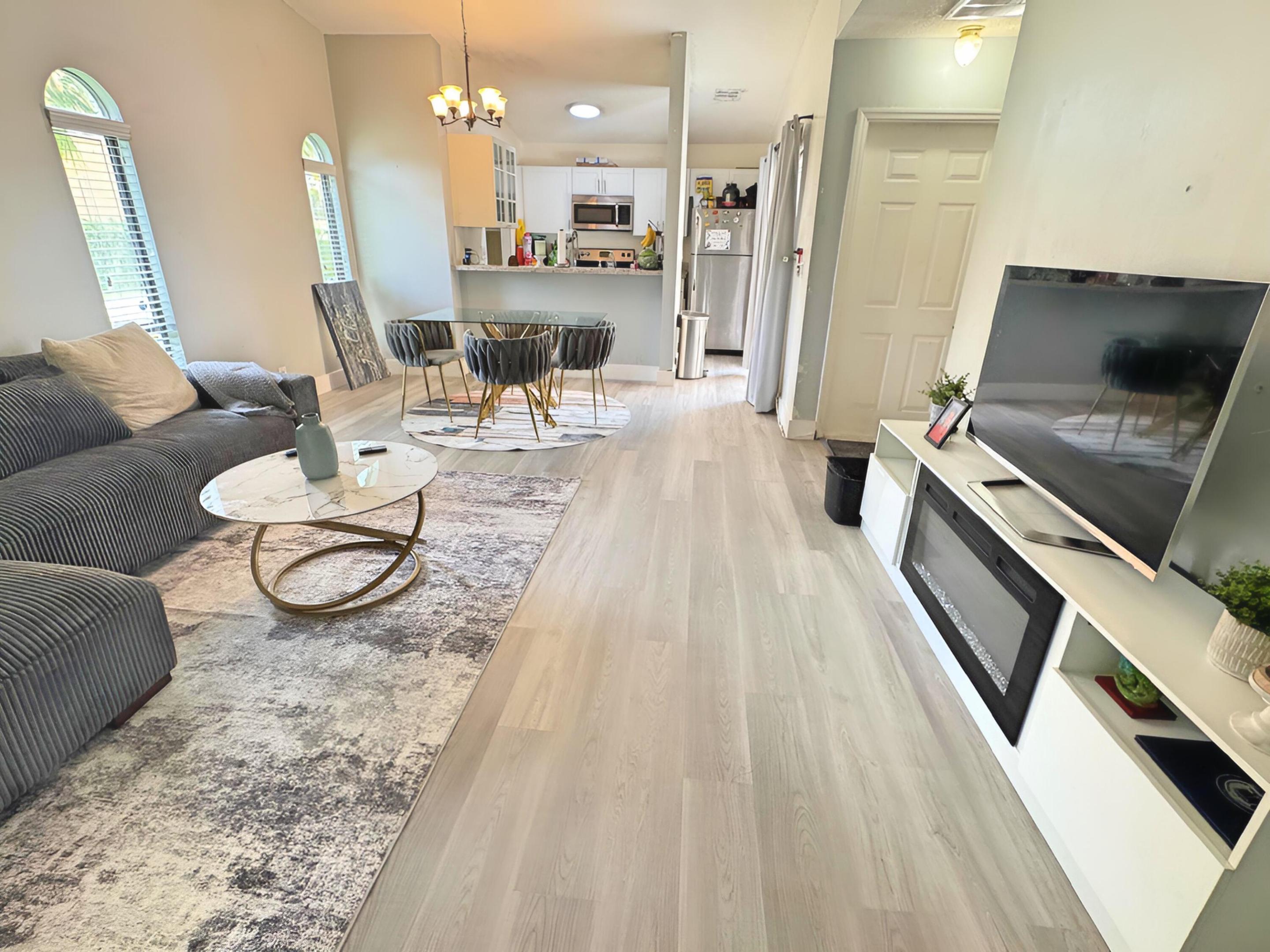 PINEAPPLE PARK - Residential