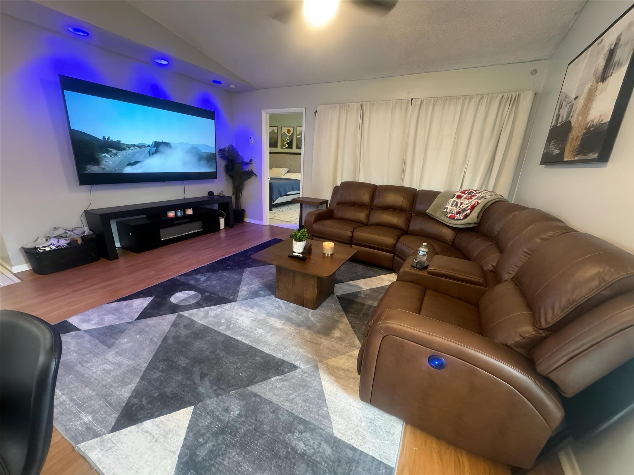PINEAPPLE PARK - Residential