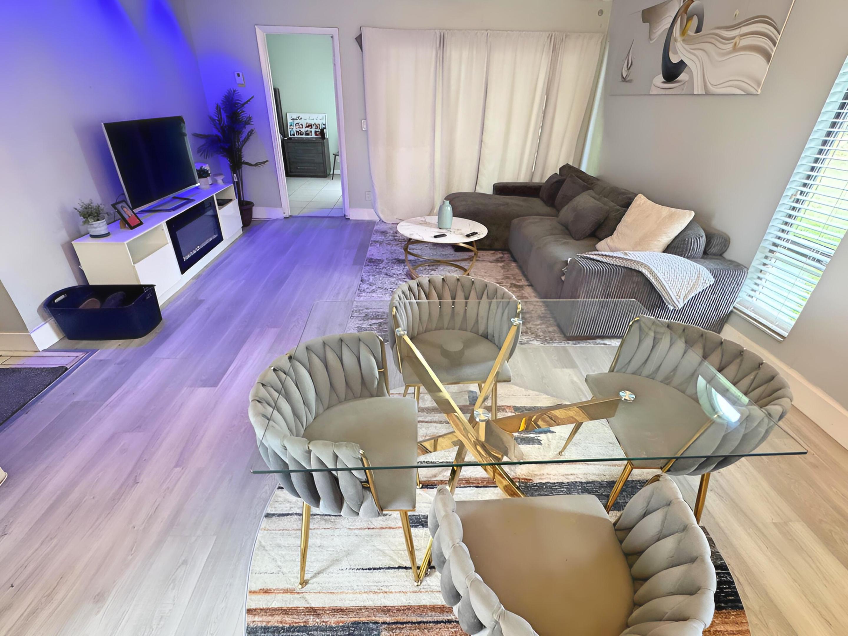 PINEAPPLE PARK - Residential