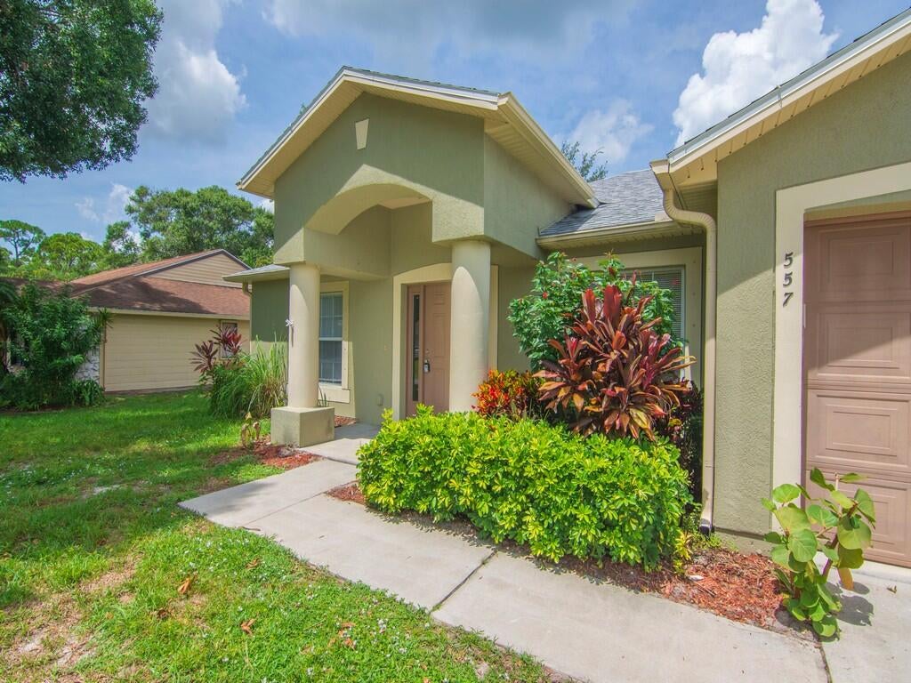 557 BROWNING Terrace, Sebastian, FL, 32958/$339,900 1 557 BROWNING Terrace